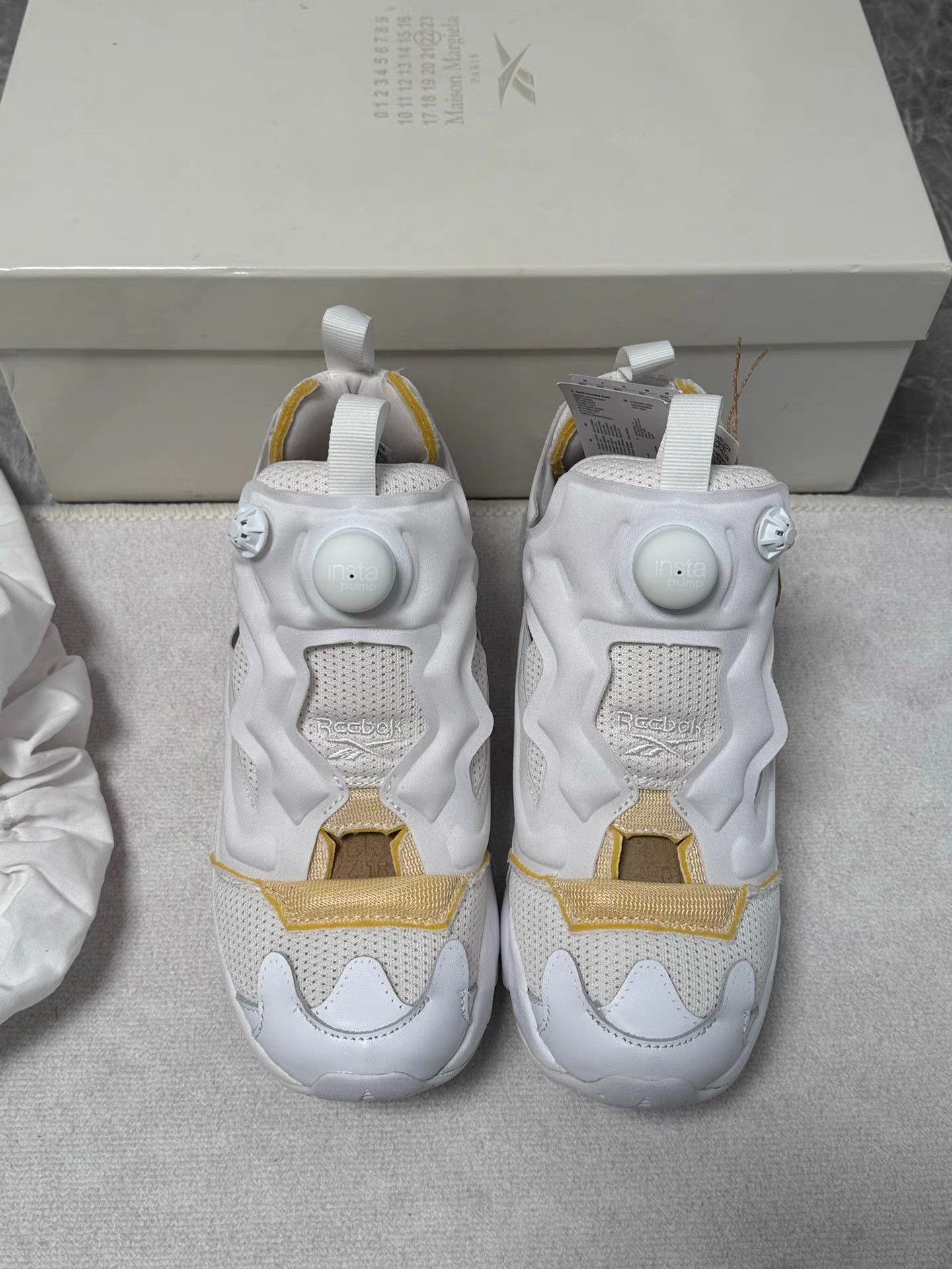 Maison Margiela Maison Margiela × Reebok White Cutout Sneakers K6 Size US 6.5 / IT 36.5 - 2 Thumbnail
