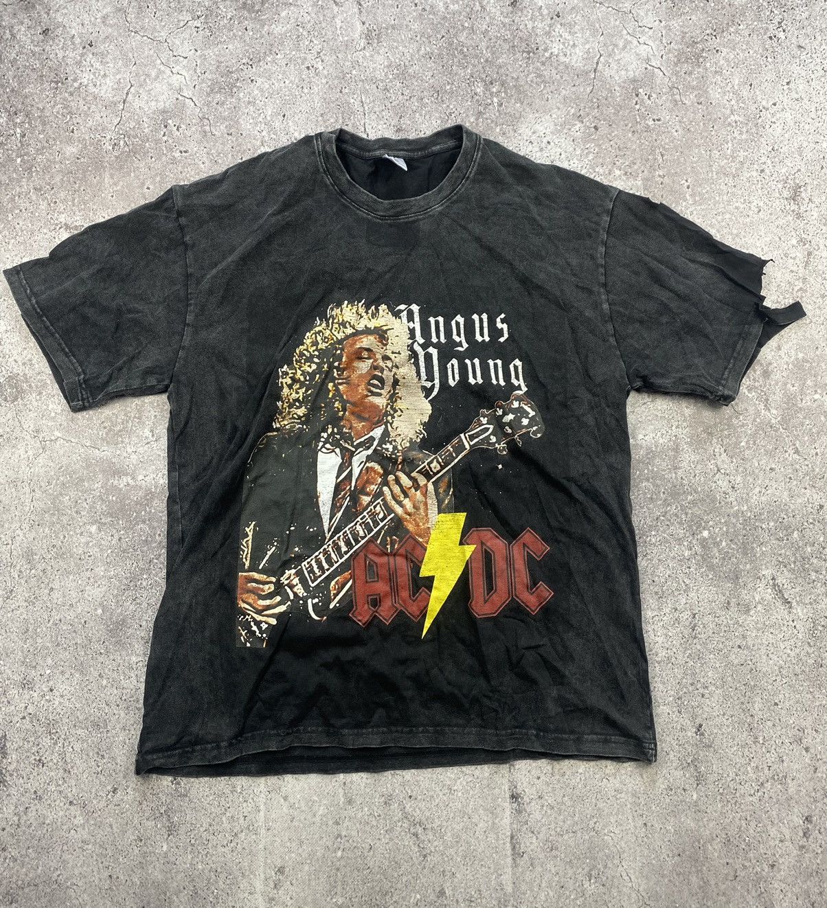 AC/DC × Band Tees × Vintage Vintage Y2K AC/DC Angus Young distressed Band T-Shirt L/XL Size US L / EU 52-54 / 3 - 1 Thumbnail