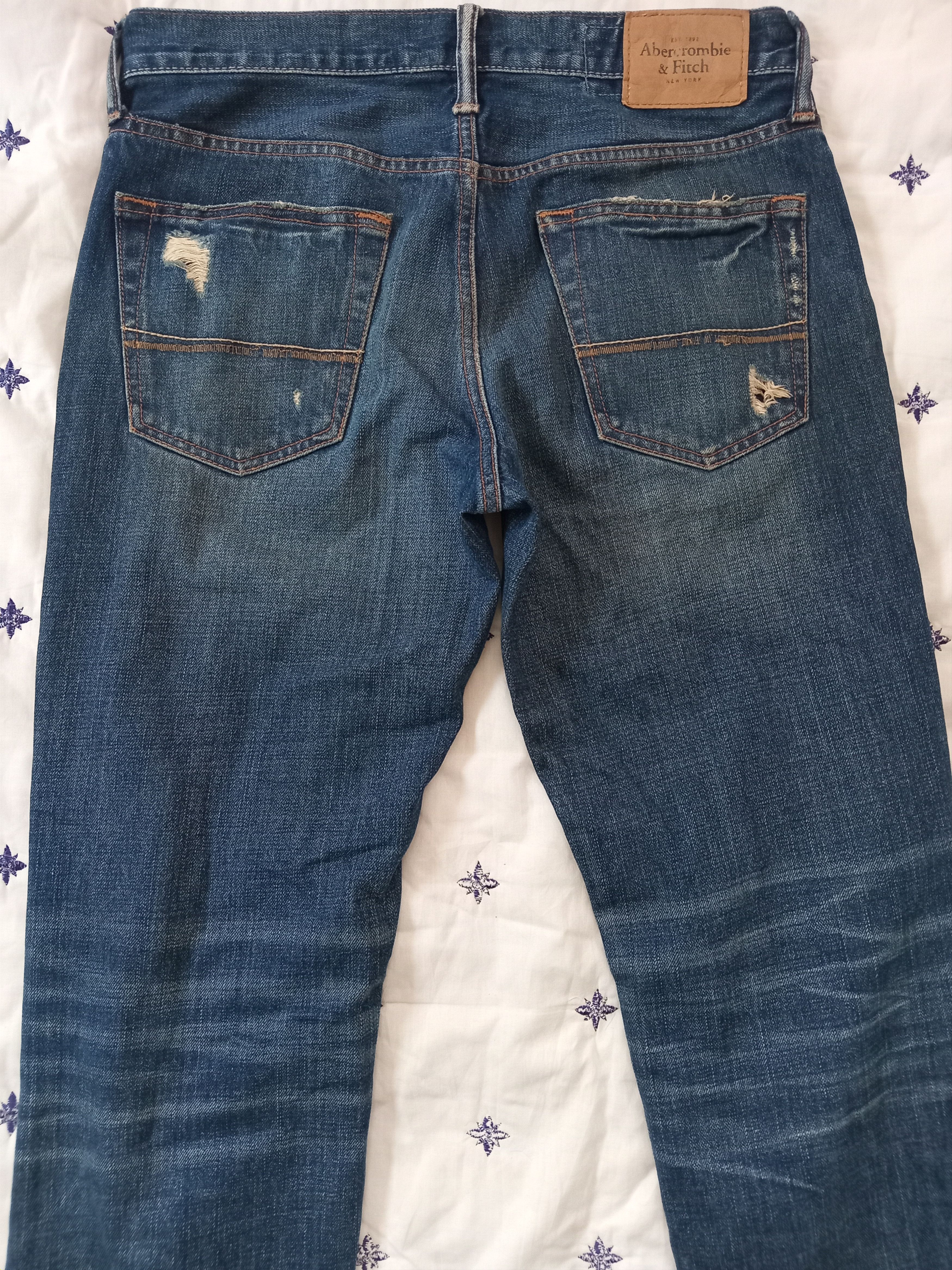 Abercrombie & Fitch × Japanese Brand A&F Classic Straight Ripped Distressed Jeans Pants Size US 32 / EU 48 - 14 Thumbnail