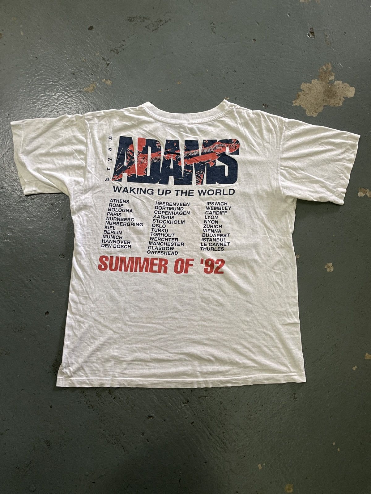 Band Tees × Vintage Vintage 90s Bryan Adams “WAKING UP THE WORLD TOUR” Band Tees Size US XL / EU 56 / 4 - 6 Thumbnail