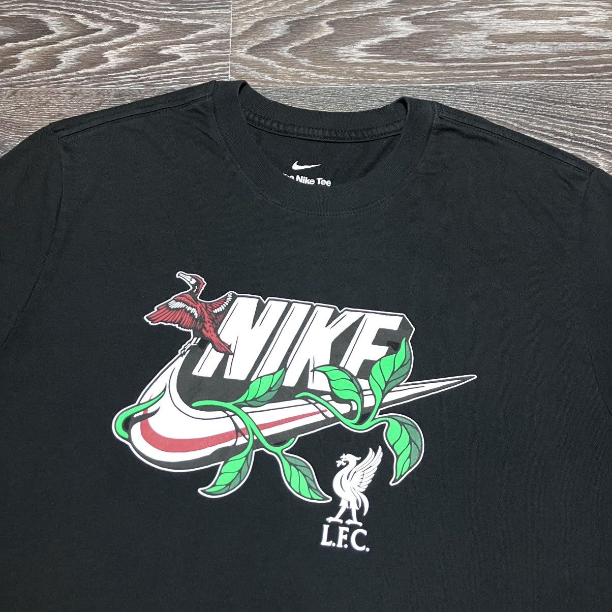 Nike Nike LIVERPOOL FC 2023/24 Futura Graphic Slim Fit T-shirt Size US M / EU 48-50 / 2 - 2 Thumbnail