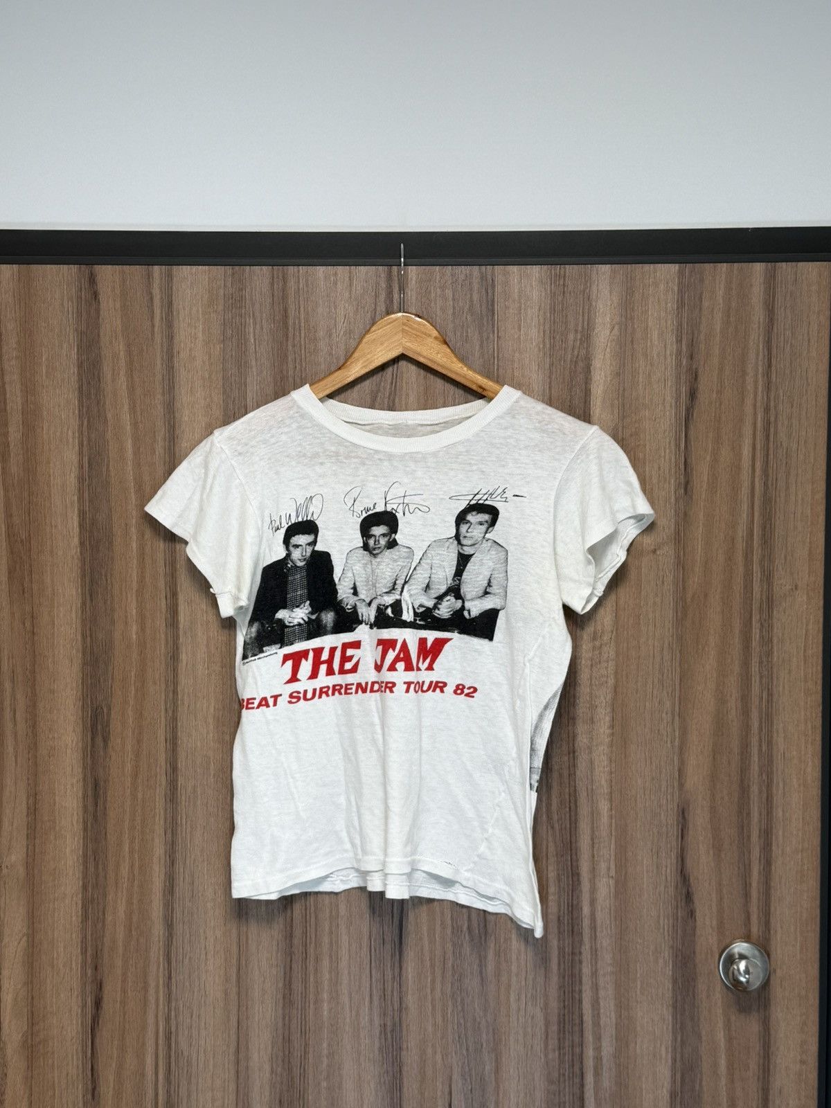 Vintage Vintage The Jam Beat Surrender Tour 1982 OG T-shirt Size S / US 4 / IT 40 - 1 Thumbnail