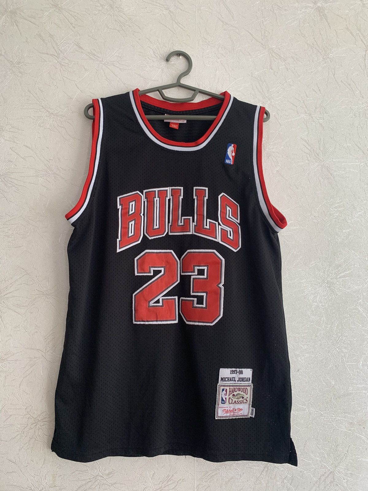 Mitchell & Ness Vintage Chicago Bulls Mitchell & Ness Michael Jordan Jersey Size US M / EU 48-50 / 2 - 1 Thumbnail
