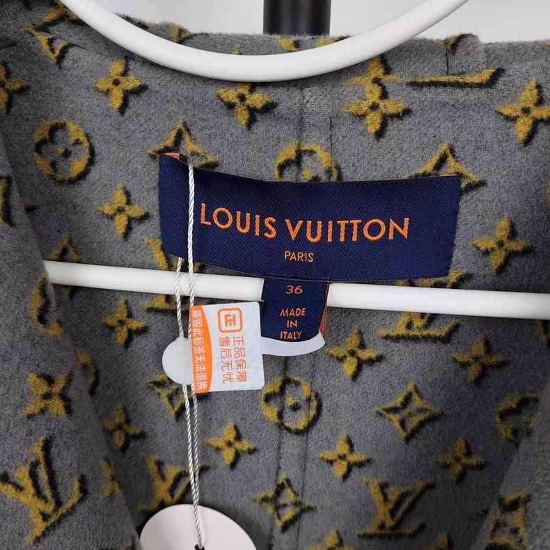 Louis Vuitton Louis Vuitton Short Hooded Coat with Full Print Inside Woo Size XS / US 0-2 / IT 36-38 - 3 Thumbnail