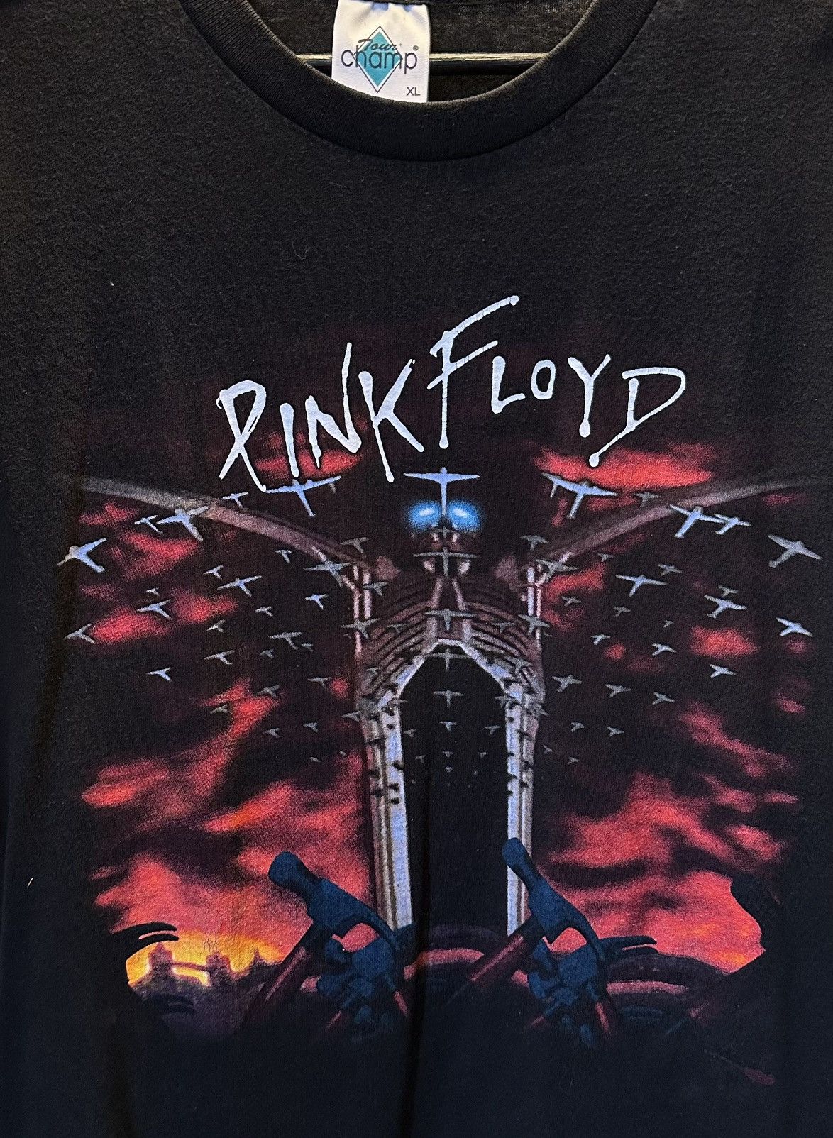 Band Tees × Pink Floyd × Vintage Vintage Pink Floyd The Wall Shirt Size US XL / EU 56 / 4 - 2 Thumbnail