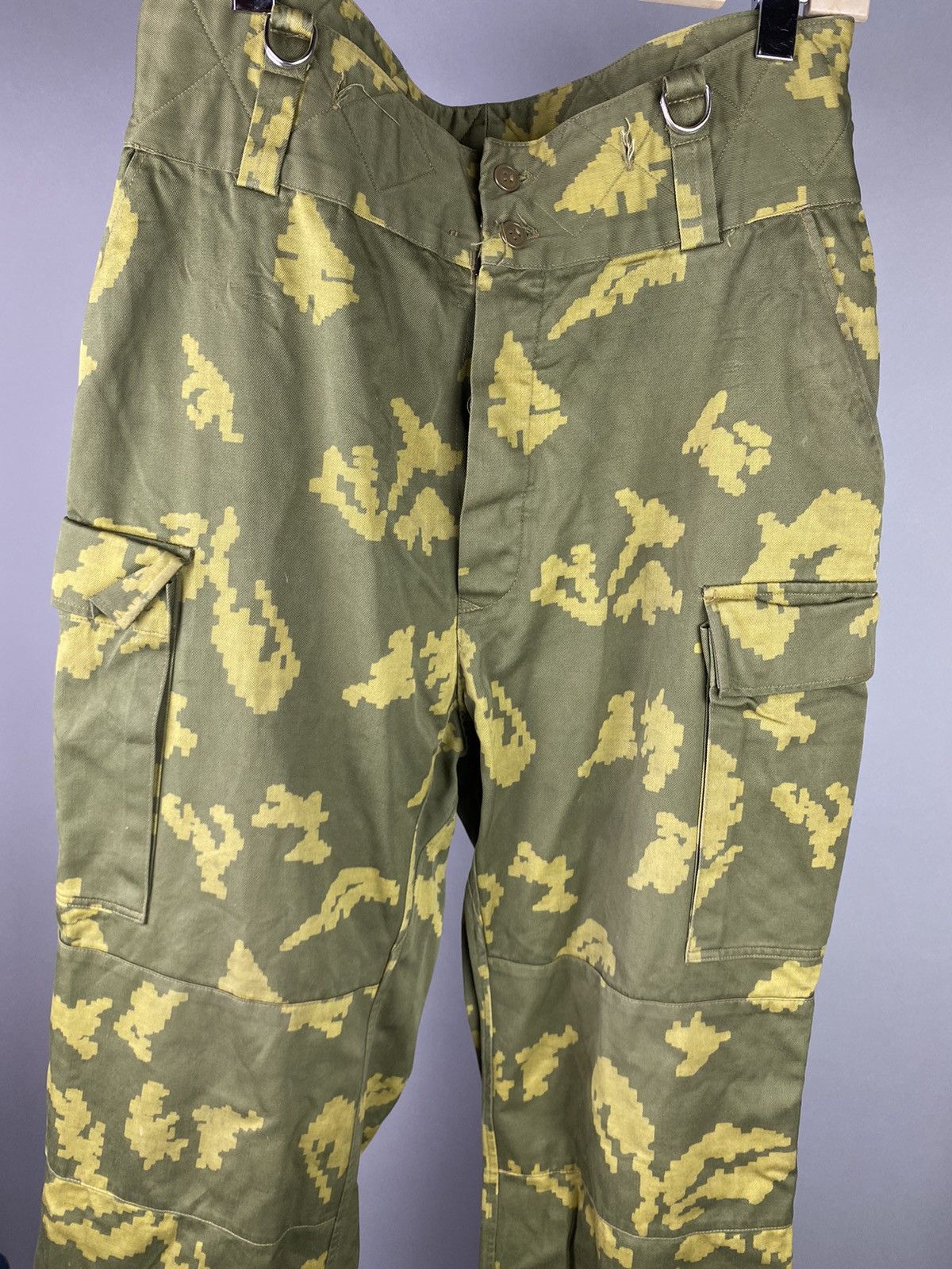 Japanese Brand × Vintage Rare Military-Style Camo Cargo Pants in Pixel Yellow Green Size US 32 / EU 48 - 4 Thumbnail