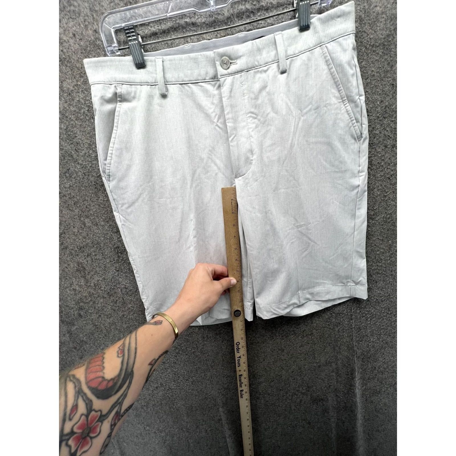 Vintage Greg Norman Shorts Mens 32 Gray Stripe Golf Performance Stretch 10 Inseam Casual Size US 32 / EU 48 - 4 Thumbnail