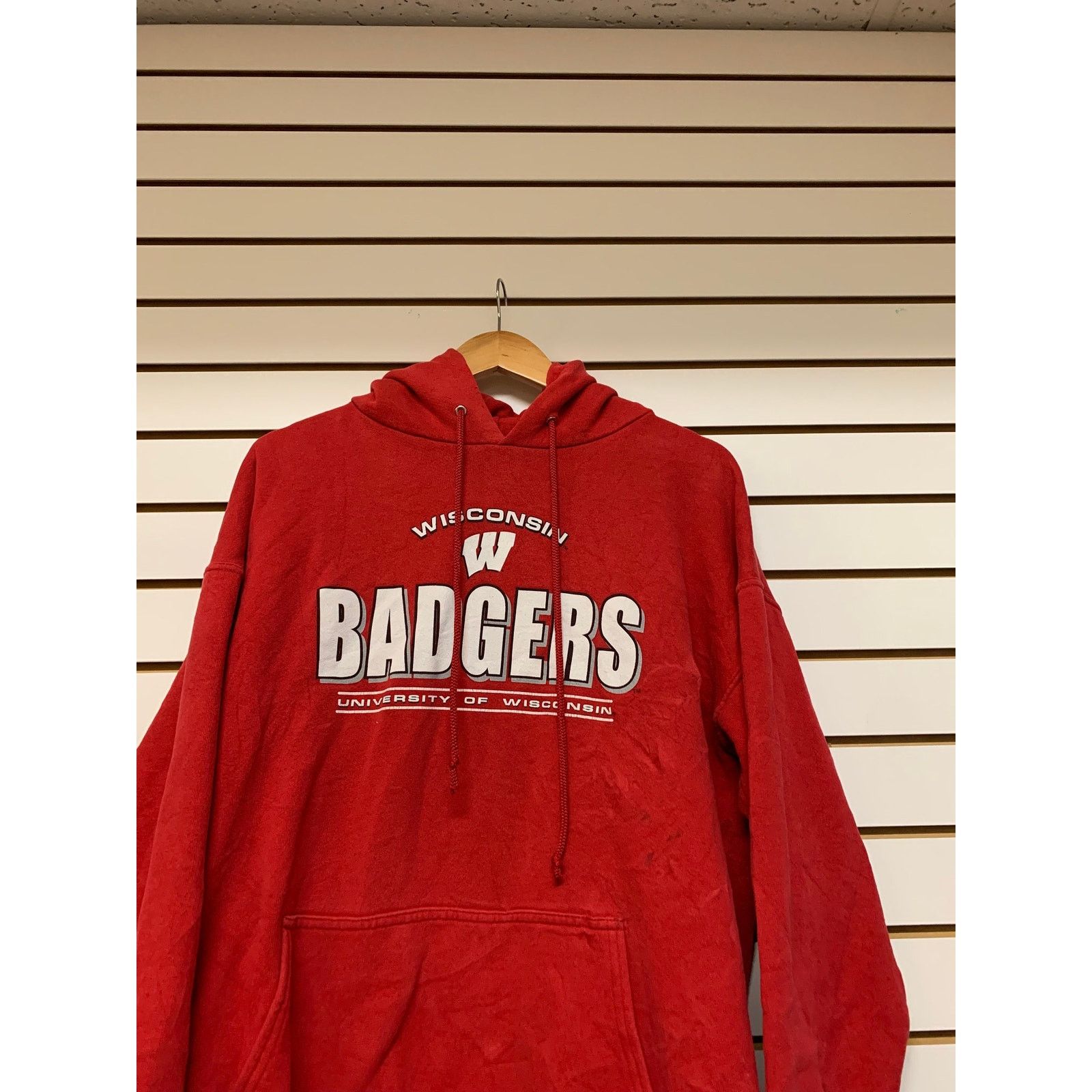 Gildan Vintage Wisconsin Badgers hoodie Sweatshirt size large 1990s Size US L / EU 52-54 / 3 - 2 Thumbnail