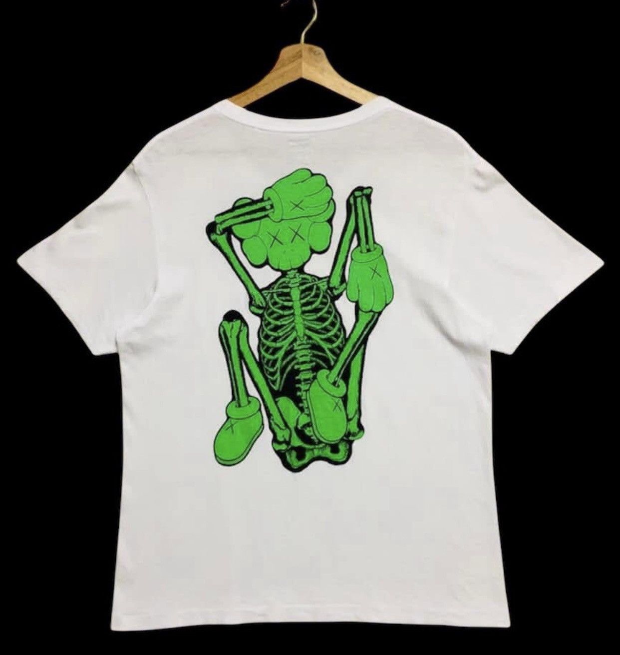 Japanese Brand × Kaws × Uniqlo Kaws Skeleton Size US L / EU 52-54 / 3 - 1 Thumbnail