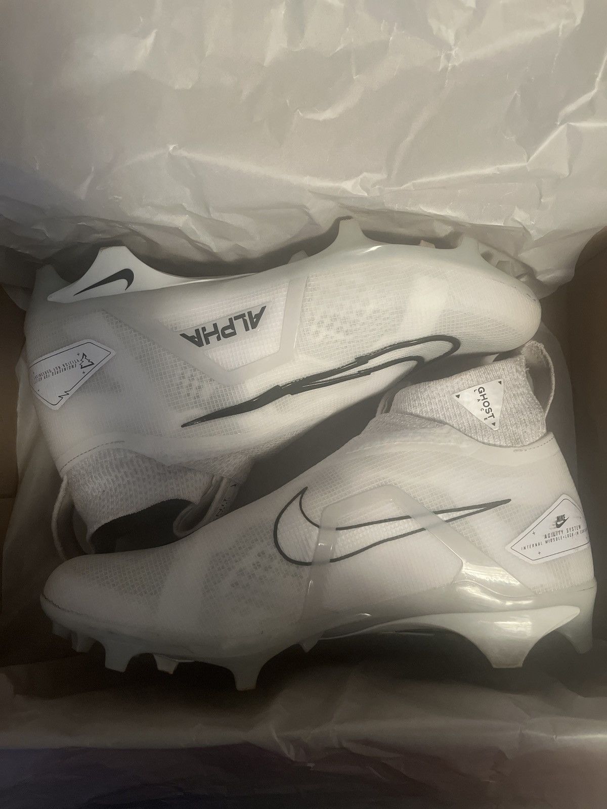 image of Nike Alpha Menace Elite 3’S Shoes in White/Black, Men's (Size 8)
