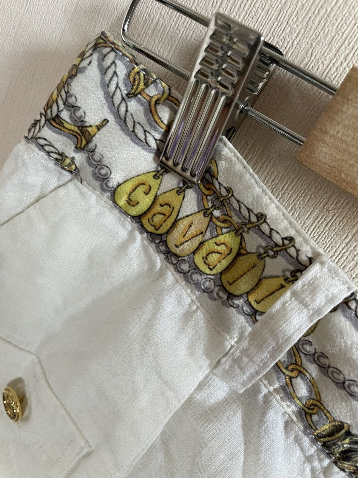 Roberto Cavalli Roberto cavalli vintage white shorts Size 26" / US 2 / IT 38 - 3 Thumbnail
