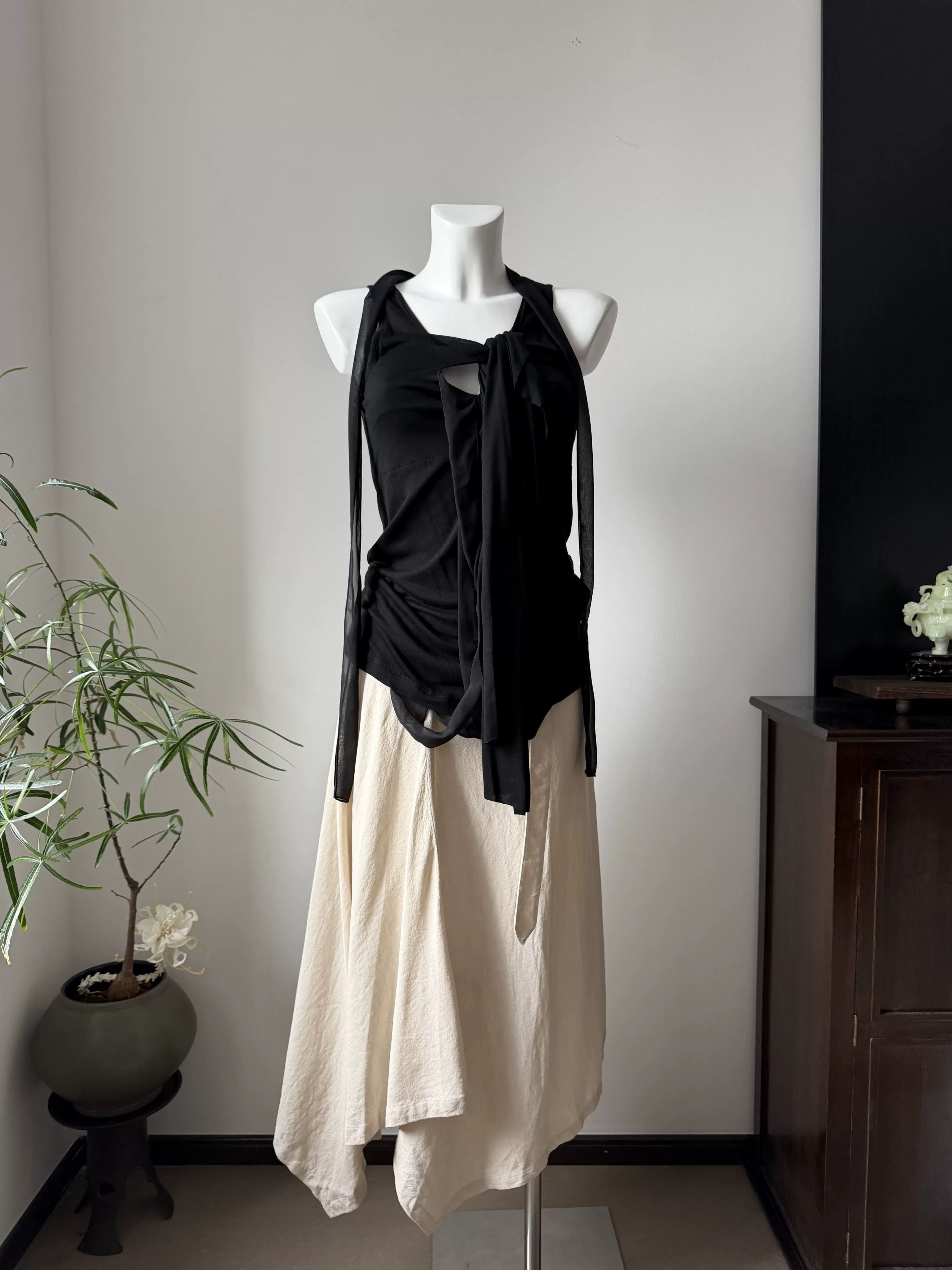 YITAI Black Irregular Strap Decor Stretch Vest Size M / US 6-8 / IT 42-44 - 1 Thumbnail