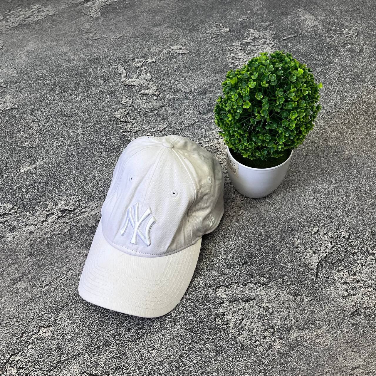 New Era Vintage White New York Yankess New Era 9 Fifty Rare Cap Hat Size ONE SIZE - 1 Thumbnail