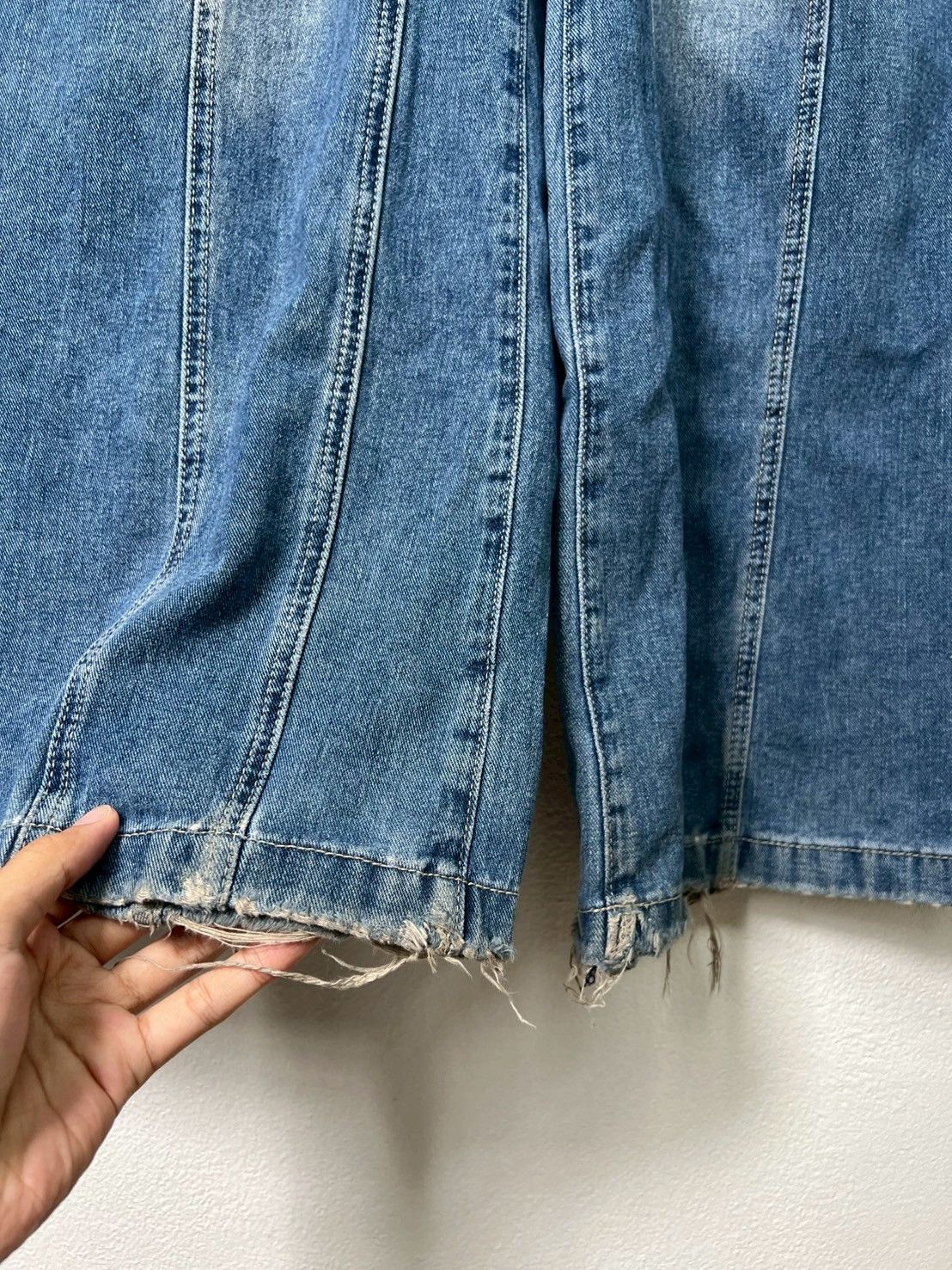 Vintage VINTAGE WIDE LEG DENIM PANTS DISTRESSED Size US 32 / EU 48 - 3 Thumbnail