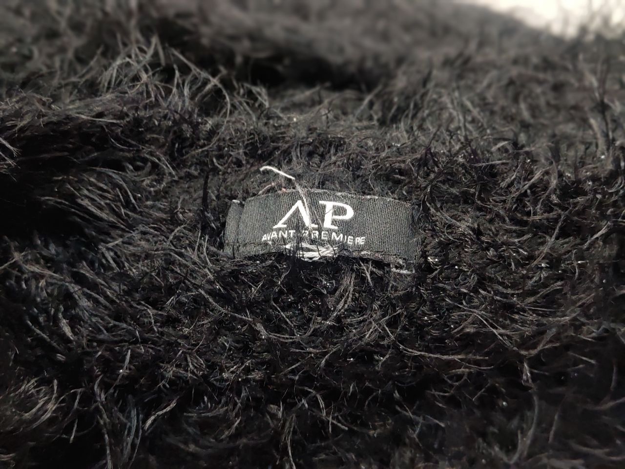 Japanese Brand Vintage Japanese Black Mohair Style Fuzzy Sweater Y2K Hype Size US S / EU 44-46 / 1 - 7 Thumbnail