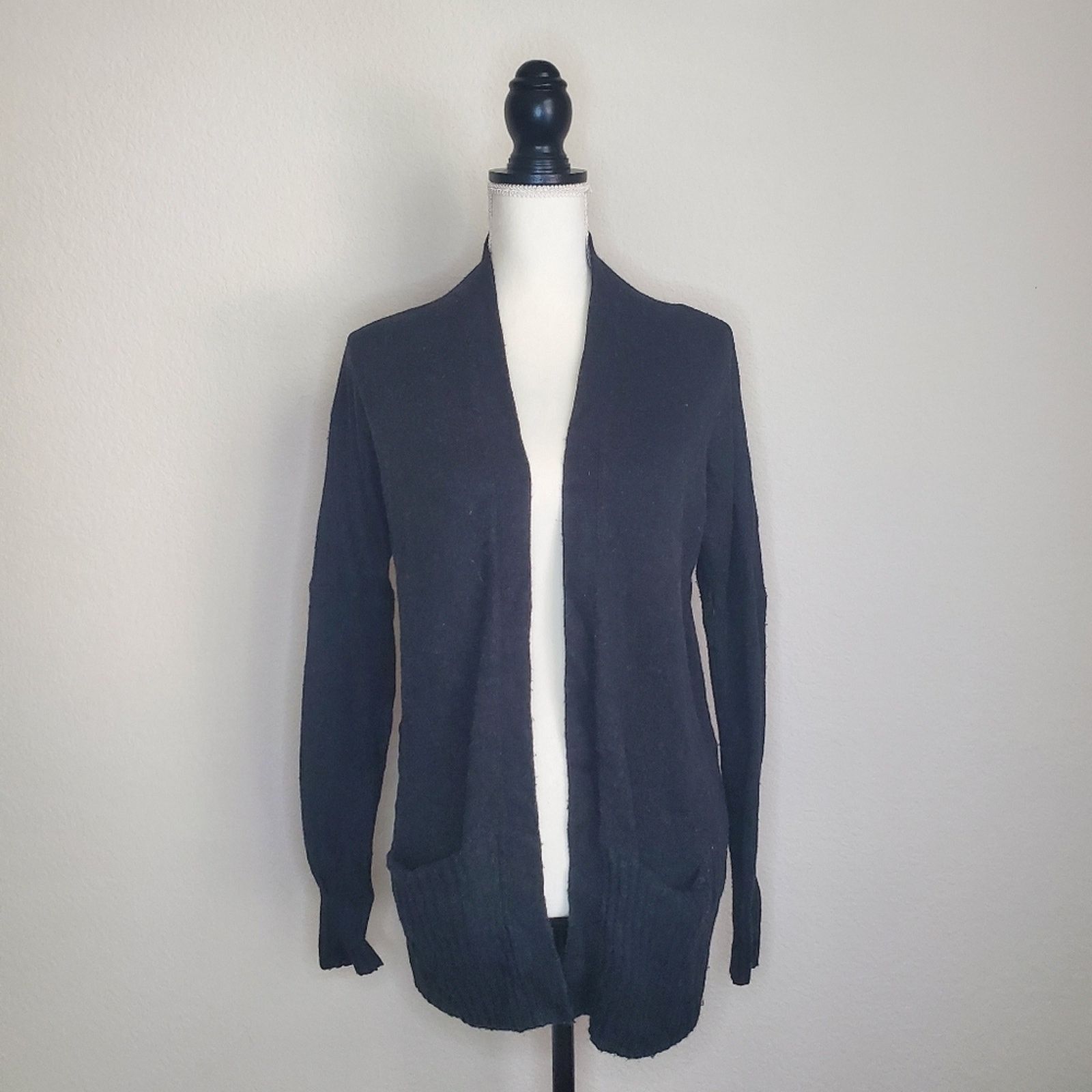 Aritzia Aritzia Lenox Wool Blend Cardigan Small Size S / US 4 / IT 40 - 1 Thumbnail