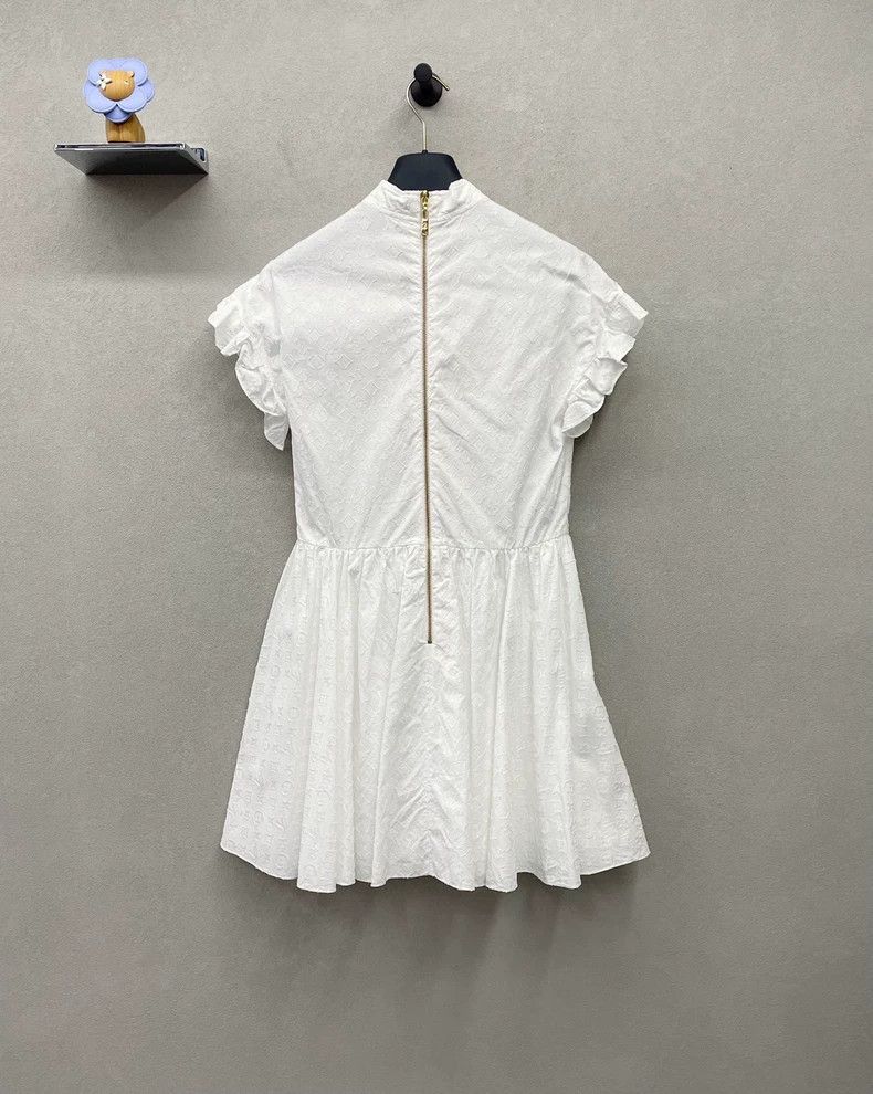 Louis Vuitton Louis Vuitton White dark flower dress 2503-Nextarrow Size XS / US 0-2 / IT 36-38 - 2 Thumbnail
