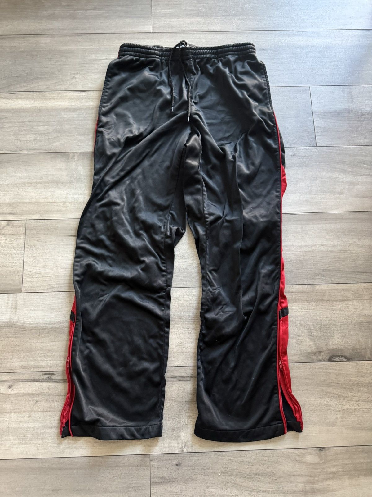 Vintage Cool red striped gym sweats Size US 32 / EU 48 - 1 Thumbnail