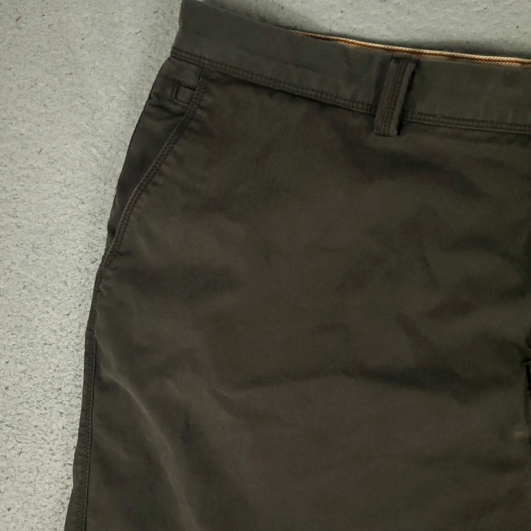 Tommy Bahama Tommy Bahama Shorts Mens Size 42 Brown Cotton Blend Flat Front Chino Size US 42 / EU 58 - 2 Thumbnail