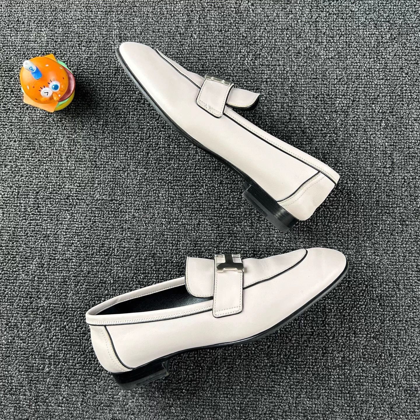 Hermes Hermes Silver Buckle Loafers Size 35 Size US 4 / IT 34 - 4 Thumbnail