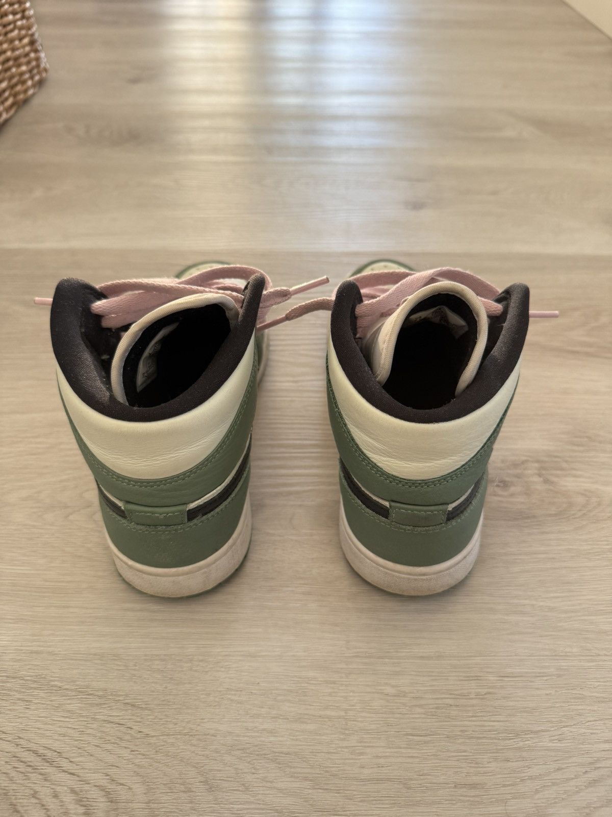 Jordan Brand Women’s Air Jordan Mid SE ‘Dutch Green’ Size US 7.5 / IT 37.5 - 4 Thumbnail