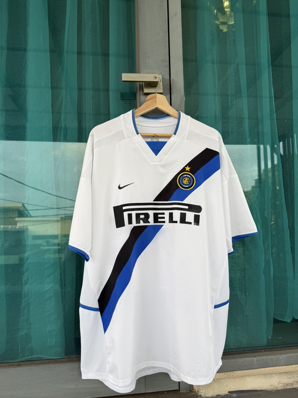 Nike × Vintage Inter Milan 2002/2003 Vieri #32 Size US XL / EU 56 / 4 - 1 Thumbnail