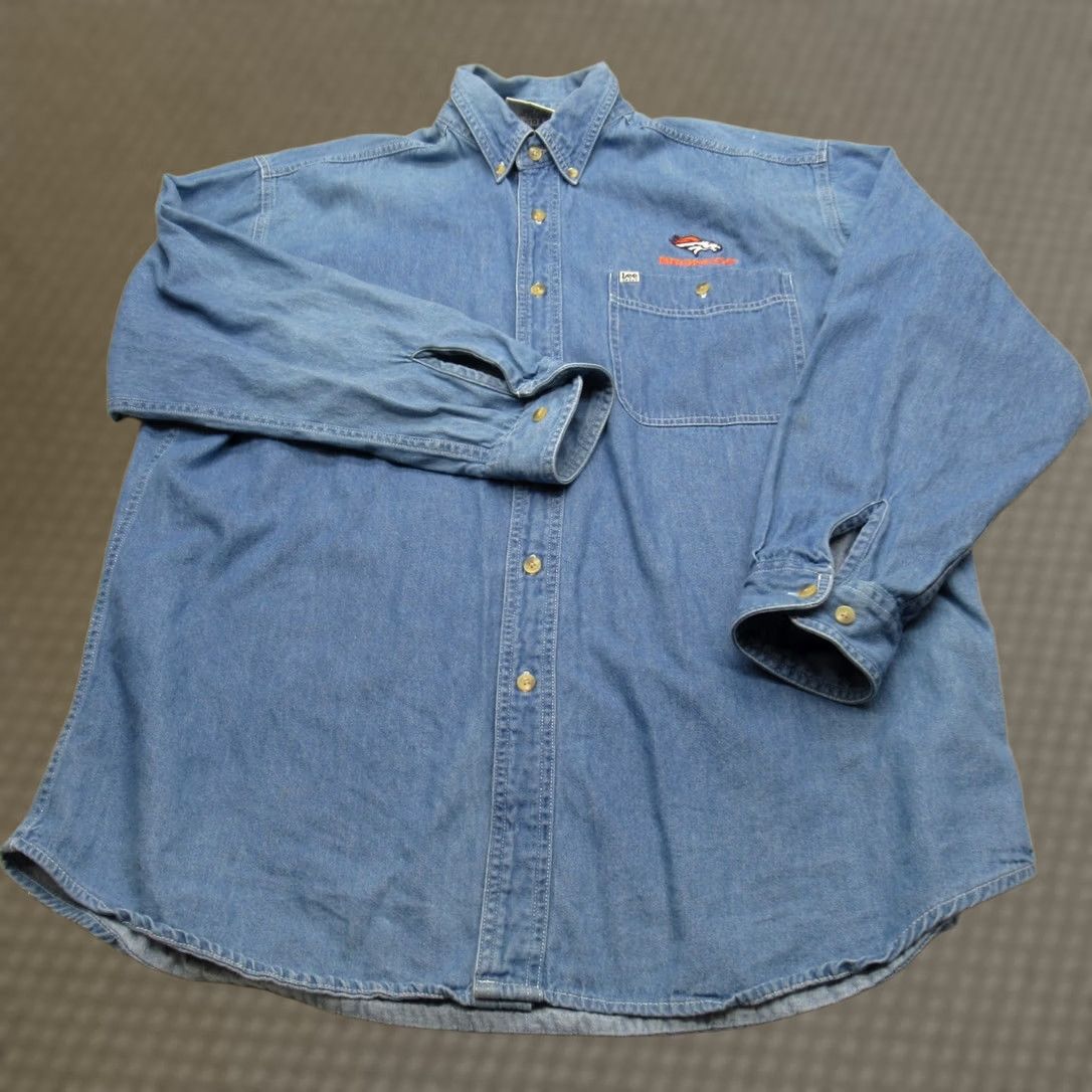 Lee VINTAGE Denver Broncos Shirt Men L Lee Blue Chambray Button Down Long Sleeve VTG 90s Size US L / EU 52-54 / 3 - 1 Thumbnail