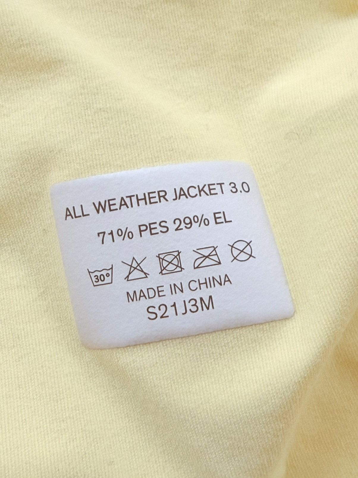 SOAR Running SOAR Running All Weather Jacket 3.0 – Yellow – Size S – BNWT Size US S / EU 44-46 / 1 - 6 Thumbnail