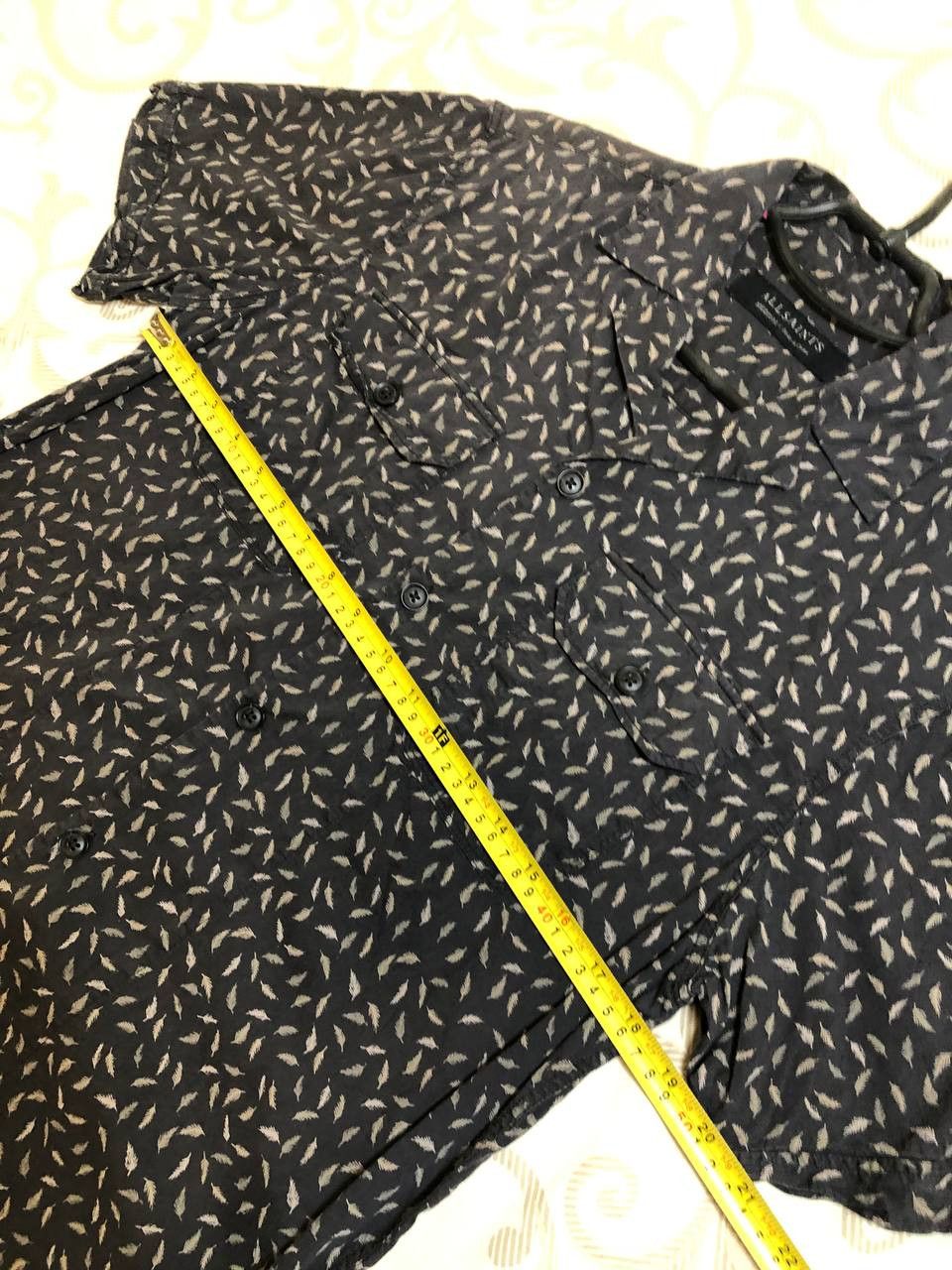 Allsaints AllSaints Black Feather Print Short Sleeve Shirt Size US M / EU 48-50 / 2 - 7 Thumbnail