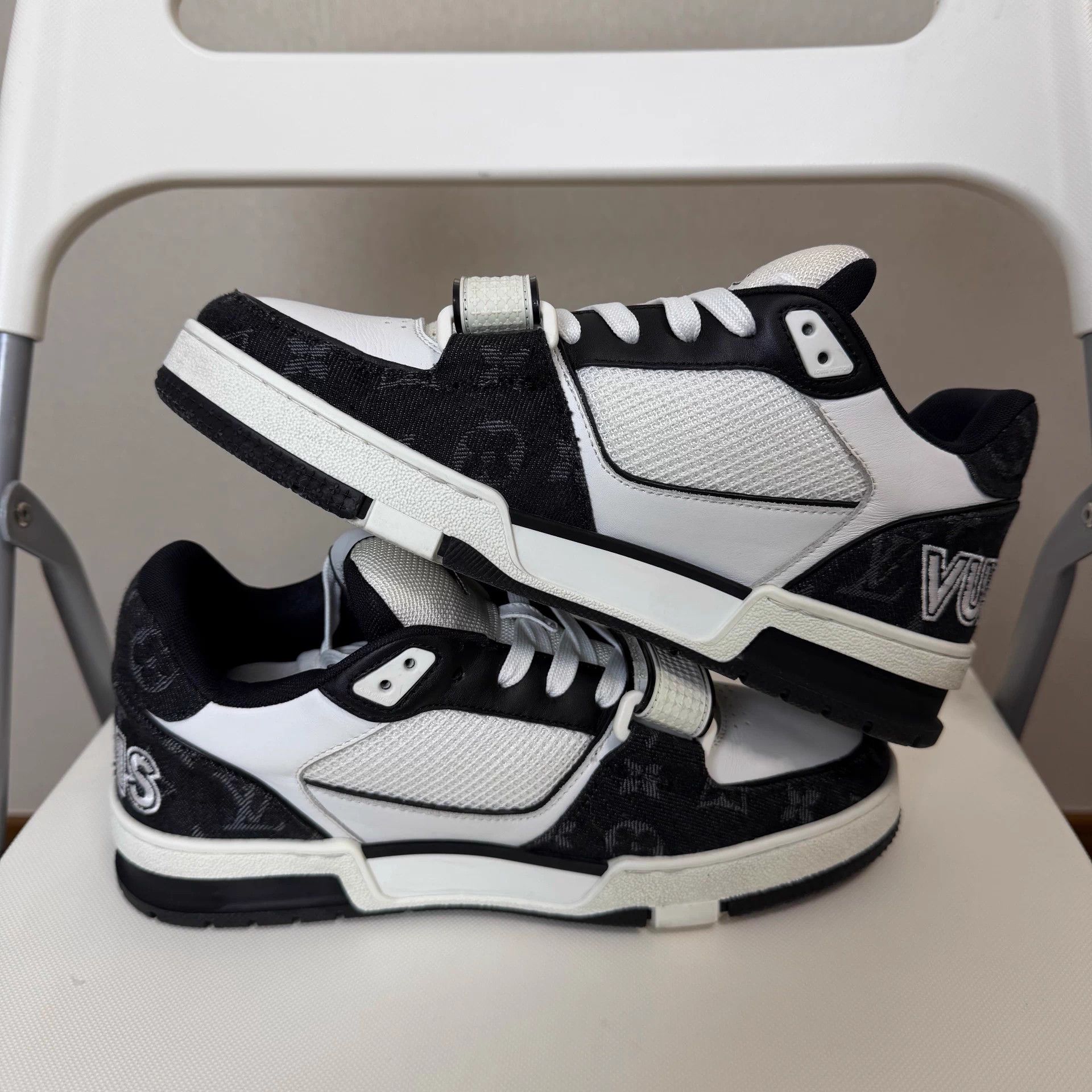 Louis Vuitton LOUIS VUITTON Women's Monogram Mid Trainer 38 B&W Size US 7 / IT 37 - 6 Thumbnail