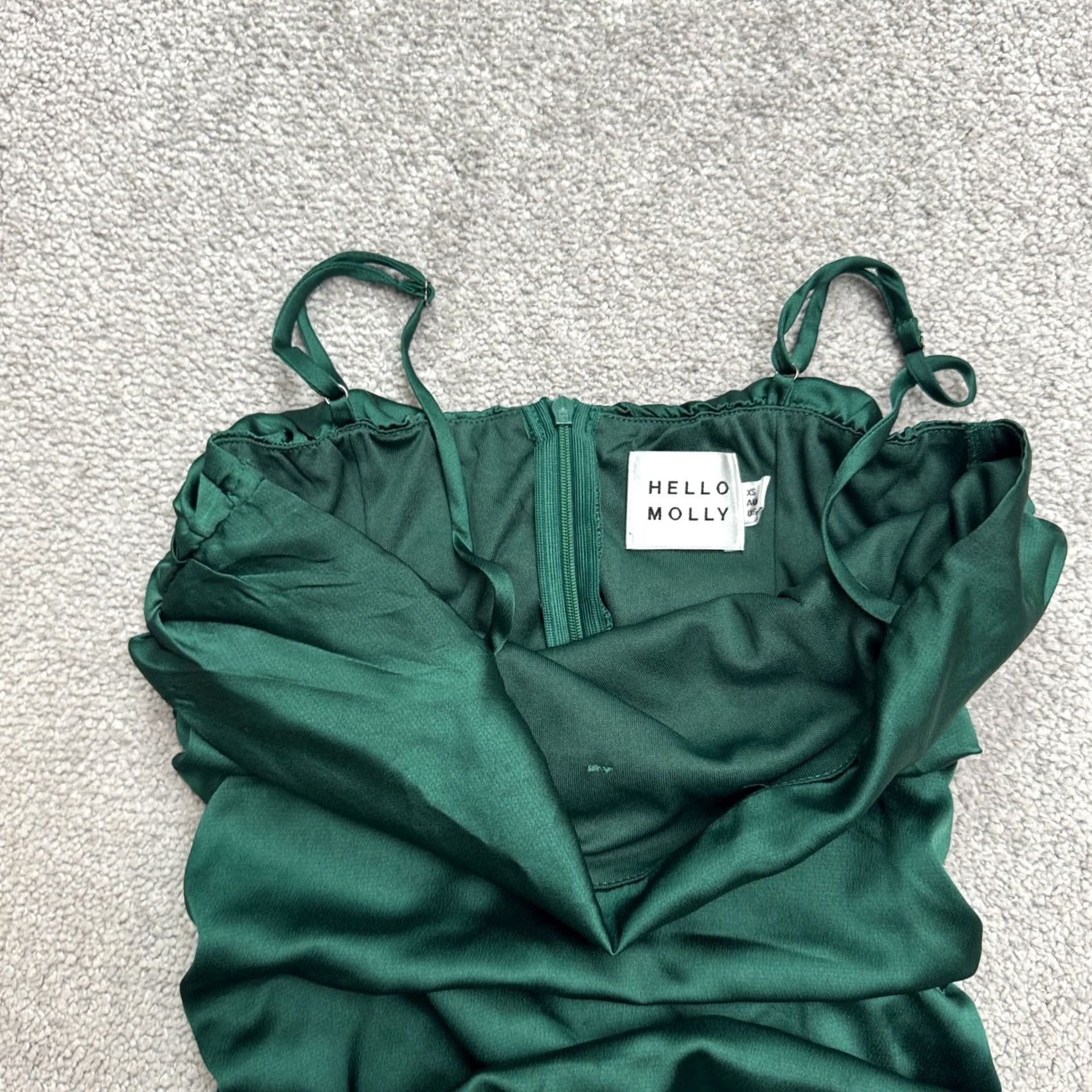 Vintage Hello Molly Satin Ruched Strappy Bodycon Mini Dress Womens XS 2 Emerald Green Satin Bodycon Mini Dress XS Emerald Green Sexy Glam Elegant 2020s Womens Size XS / US 0-2 / IT 36-38 - 5 Thumbnail