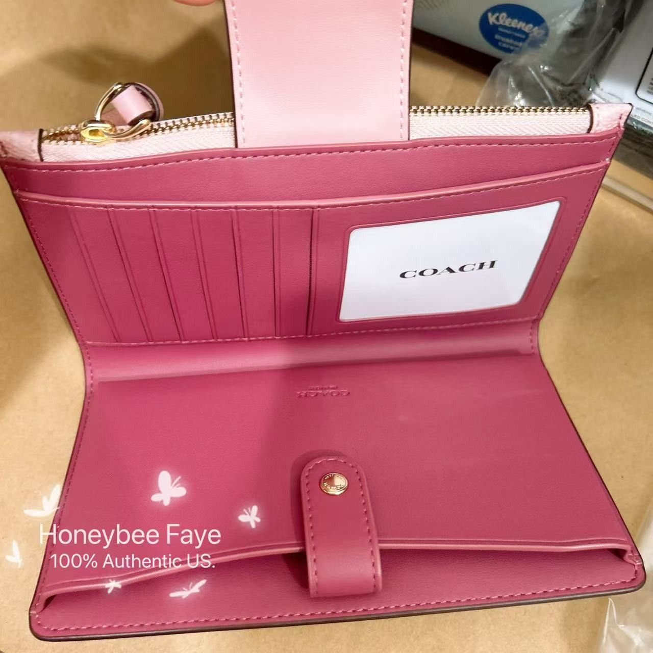 Coach NWT Coach Phone Wallet In Signature Canvas CW780 Size ONE SIZE - 4 Thumbnail