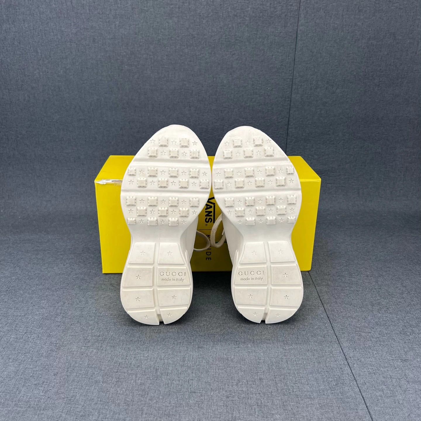Gucci Gucci Rhyton Ivory Logo 34 like new Size US 4 / IT 34 - 4 Thumbnail