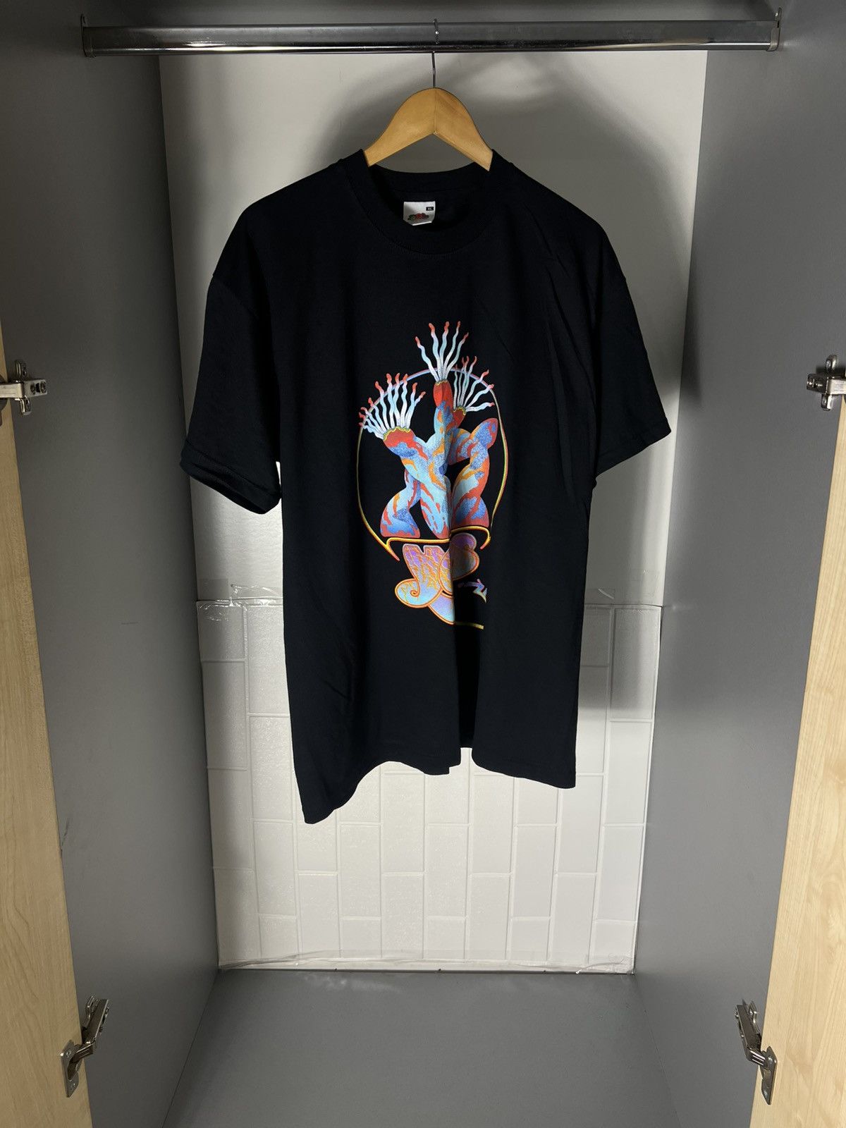 Band Tees VINTAGE ROGER DEAN & YES TOUR ROCK T-SHIRT METAL RETRO 90s Size US XL / EU 56 / 4 - 2 Thumbnail