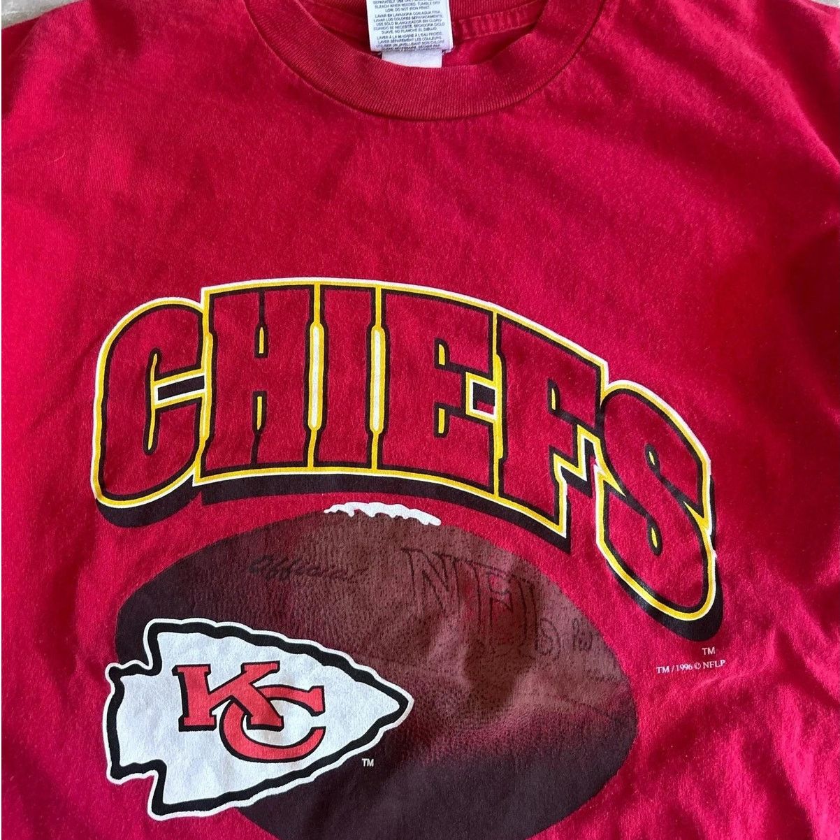 Vintage 90s Vintage Kansas City Chiefs Football Red T Shirt Size XL Size US XL / EU 56 / 4 - 2 Thumbnail
