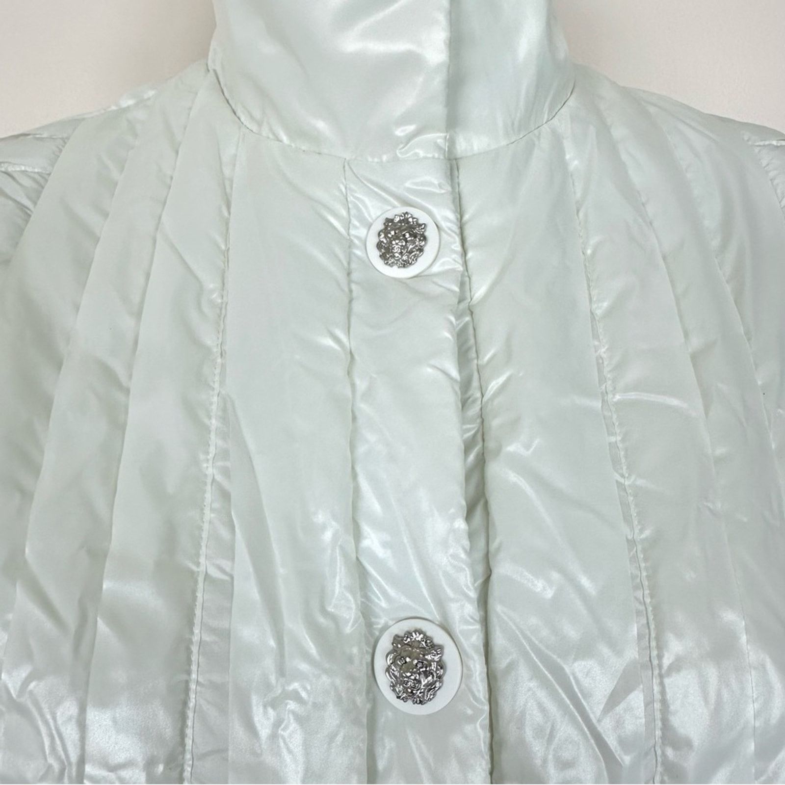 Chanel NEW CHANEL vest size 40 FR or 8 US Authentic Retail 5500$ Size M / US 6-8 / IT 42-44 - 2 Thumbnail