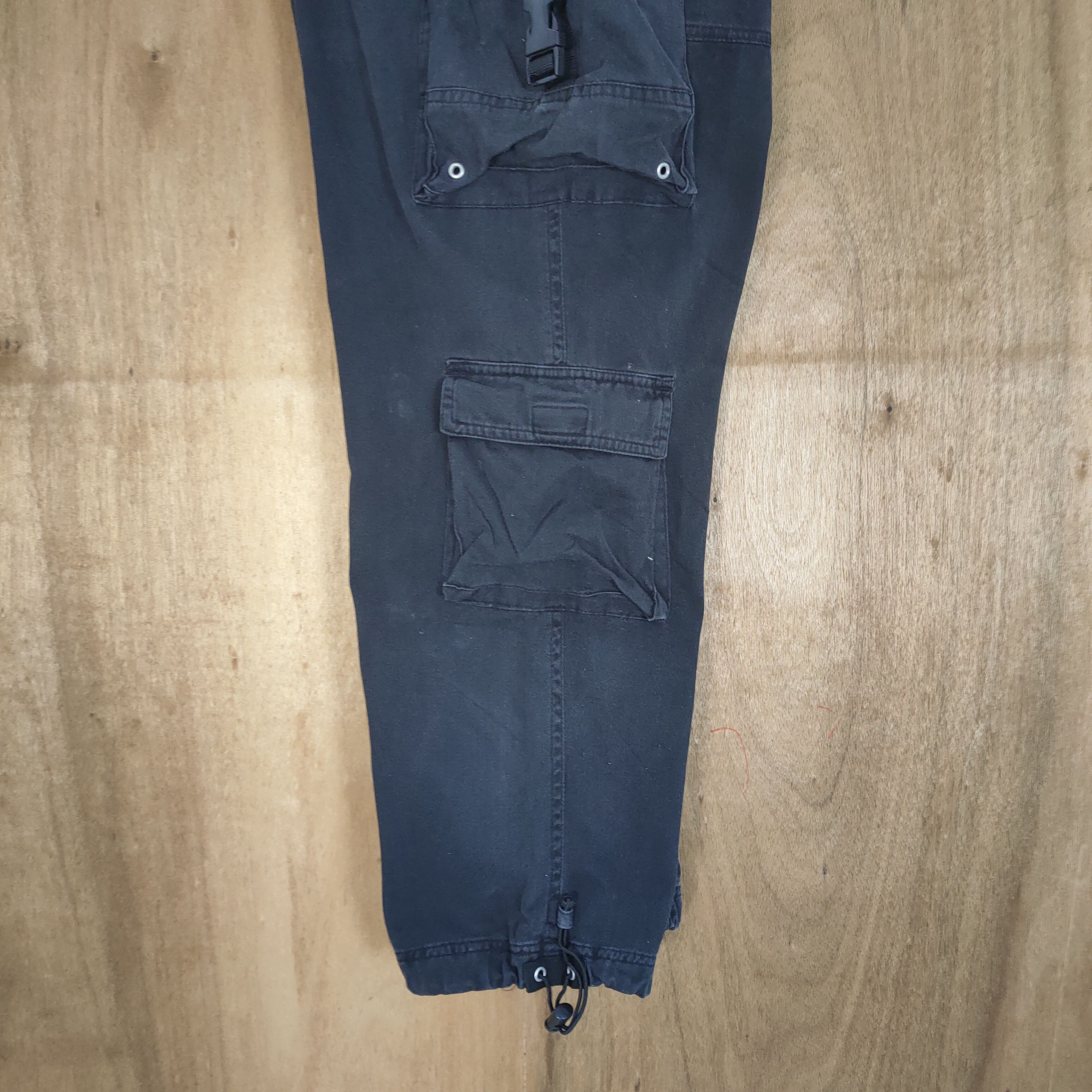 Japanese Brand JAPANESE BRAND BLACK MULTIPOCKET CARGO PANTS Size US 30 / EU 46 - 13 Thumbnail