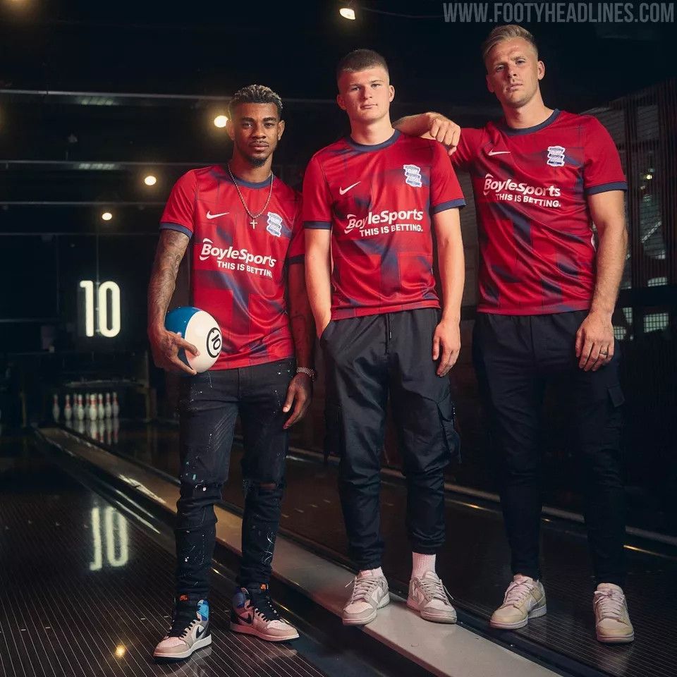 Nike BIRMINGHAM CITY 2022 2023 AWAY FOOTBALL JERSEY SOCCER JERSEY Size US S / EU 44-46 / 1 - 10 Thumbnail