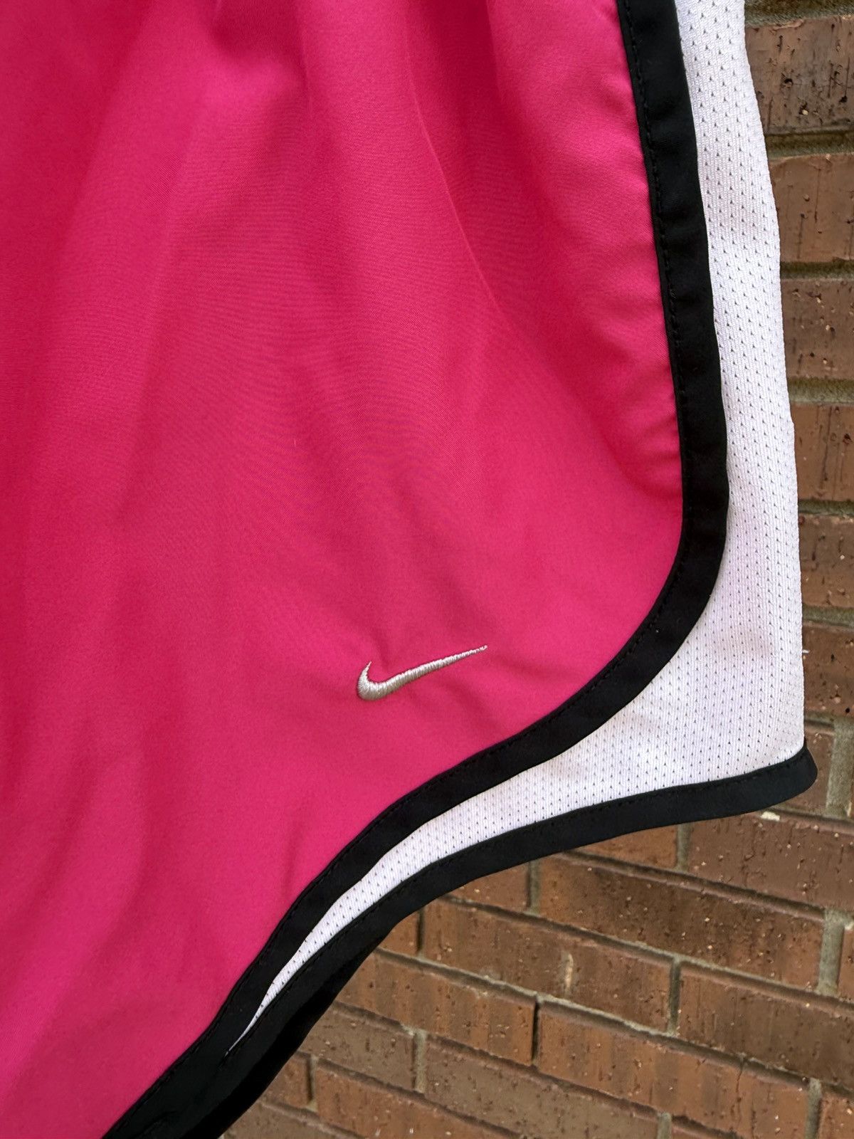 Nike Nike Dri-Fit Tempo 10K Running Shorts Women Pink White Size 24" / US 00 / IT 34 - 2 Thumbnail
