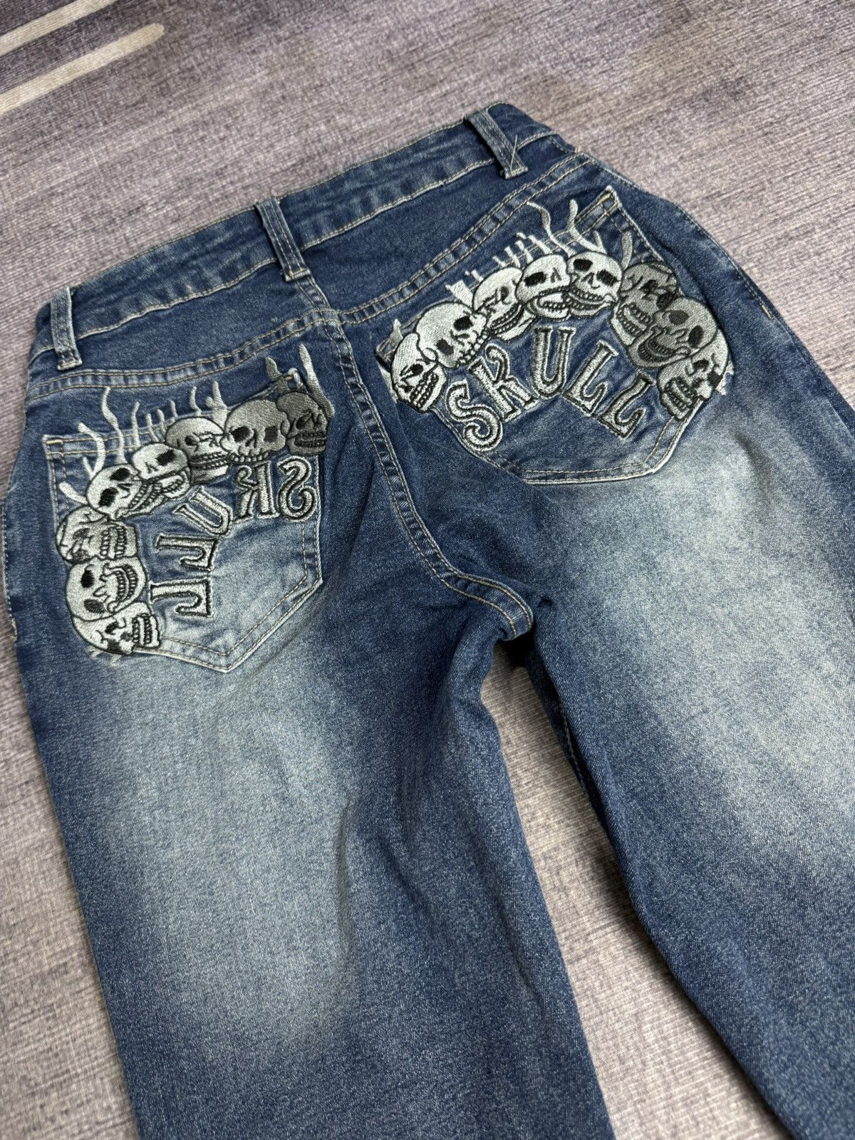 Tornado Mart ROMWE Y2K SKULL ART STUDED PANTS Size 25" / US 0 / IT 36 - 2 Thumbnail