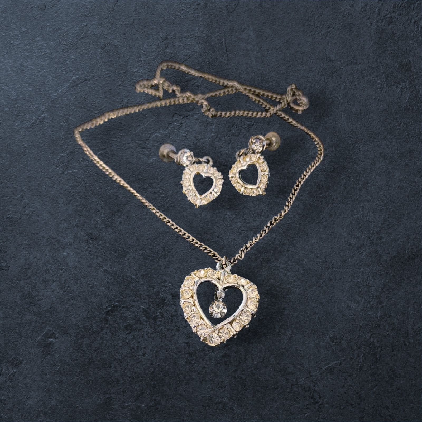 The Unbranded Brand Vintage heart rhinestones screw back earrings necklace Size ONE SIZE - 1 Thumbnail