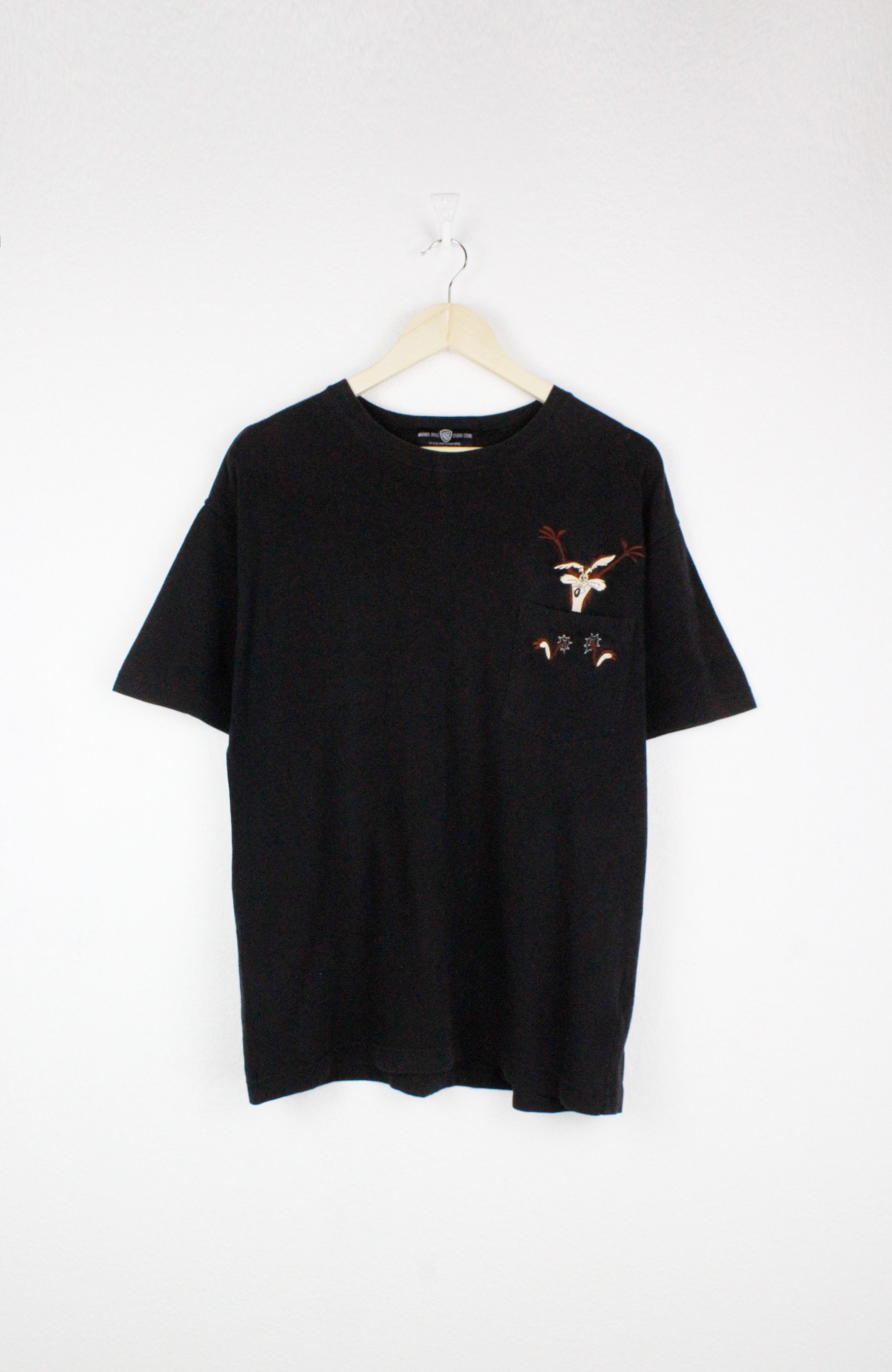 Vintage Vintage 1995 Warner Bros Looney Tunes Coyote Tee T-shirt Size US L / EU 52-54 / 3 - 1 Thumbnail