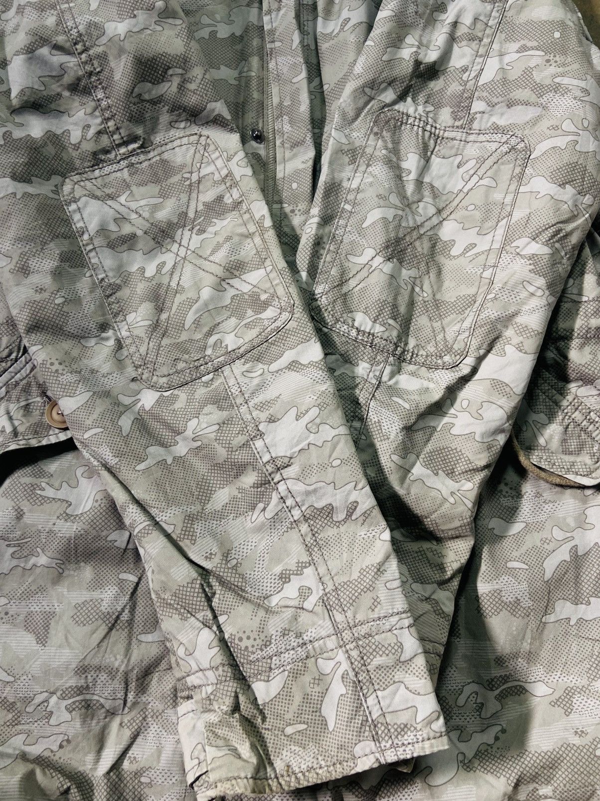 United Colors Of Benetton United Color of Benetton Camo Parka Size US L / EU 52-54 / 3 - 15 Thumbnail