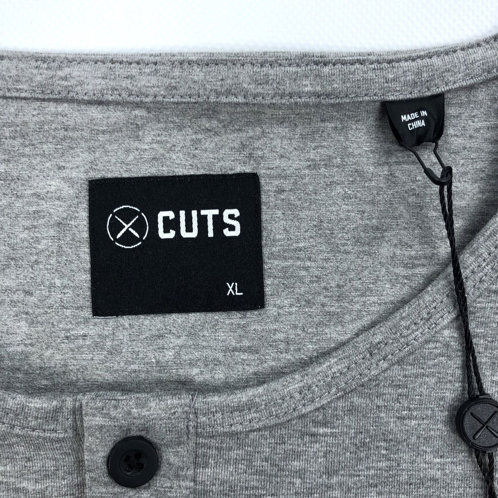 Cuts CUTS Men's Heather Grey Henley T-Shirt XL Curved Hem Button Short Sleeve Athletic Fit Size US XL / EU 56 / 4 - 4 Thumbnail