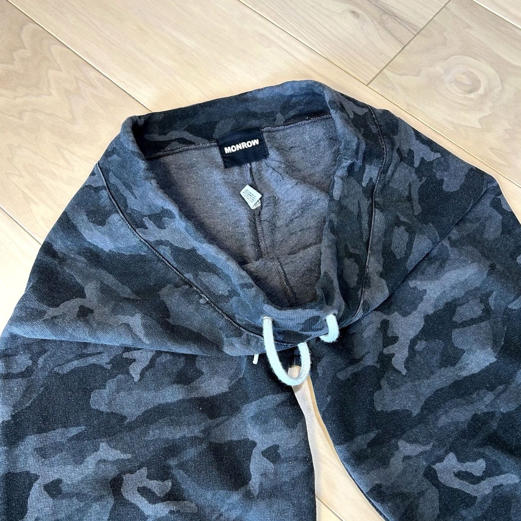 MONROW Monrow Cropped Sweatpants In Black Camo Women’s Large Pant Regular Adult Female Black Camouflage Jogger Baseball Army 90s? Size 36" / US 14 / IT 50 - 3 Thumbnail