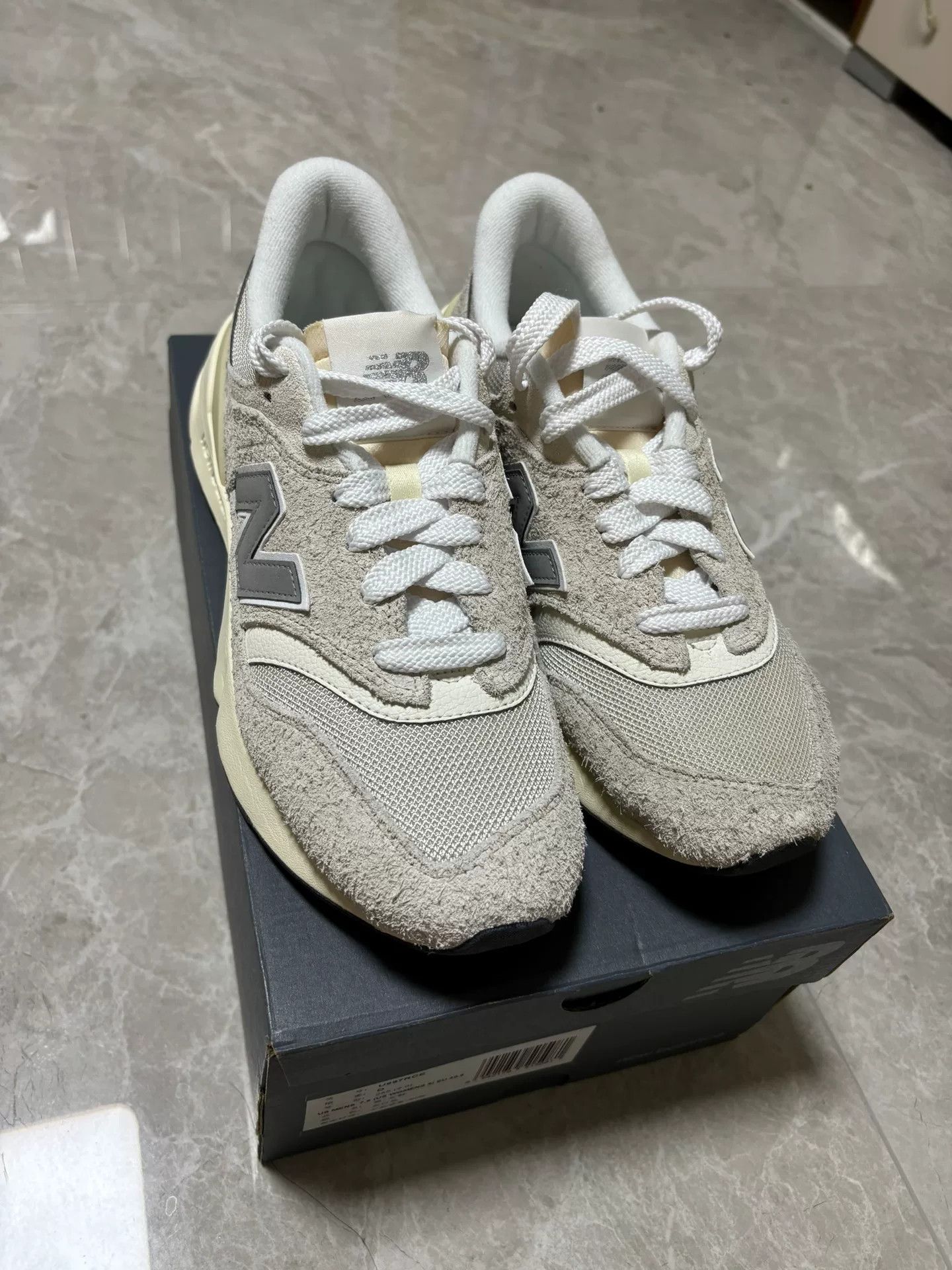 New Balance New Balance 997 Size 41 Size US 8 / EU 41 - 1 Thumbnail