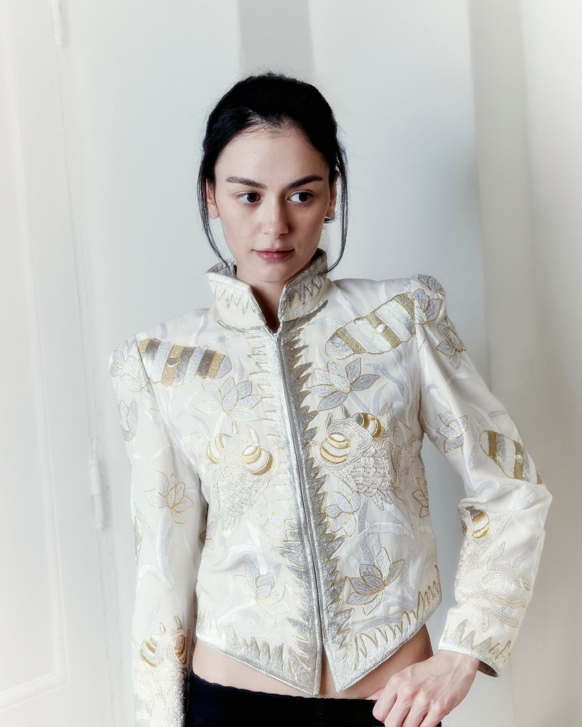 Kansai Yamamoto Kansai Yamamoto Cream Linen Jacket Gold & Silver Embroidery Size S / US 4 / IT 40 - 1 Thumbnail