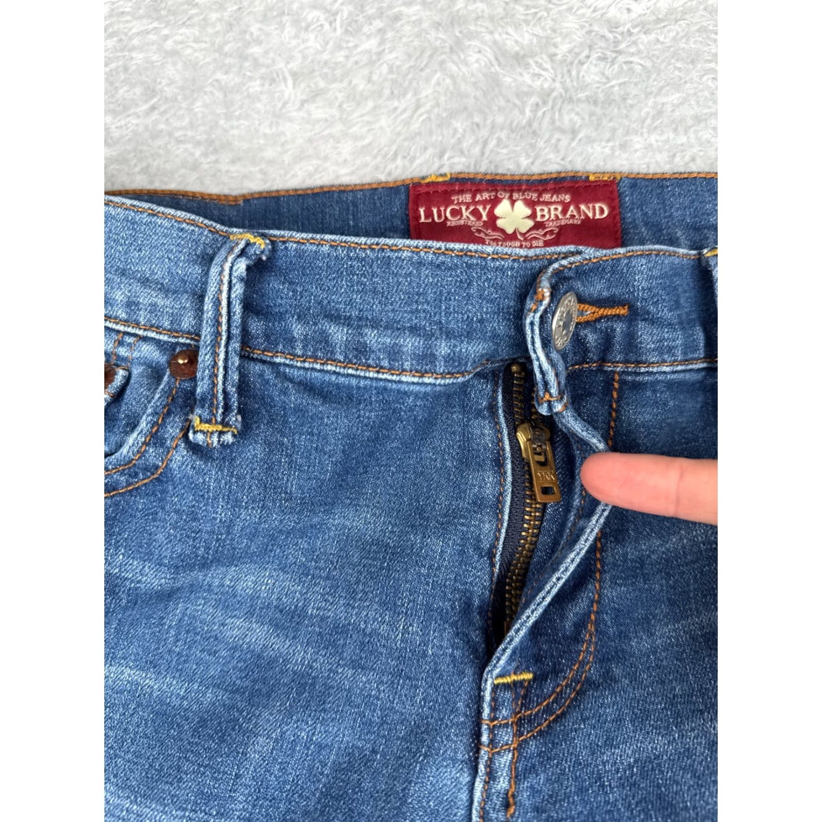 Lucky Brand Lucky Brand Jeans Womens 8 Blue Denim Cropped Straight Leg 31x24 Cop 5-Pocket Zipper Button Embroidered Distressed Cotton Stretch Regular Size 30" / US 8 / IT 44 - 5 Thumbnail