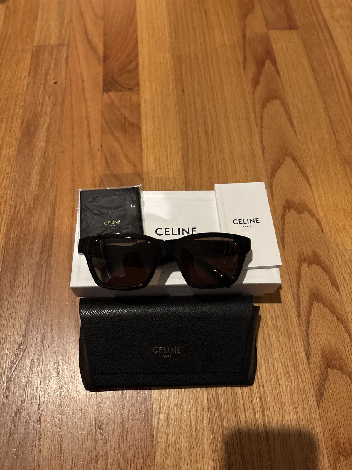 CELINE ブラック サングラス　CL40102F ユニセックスエディスリマン CELINE ブラック サングラス CL40102F ユニセックスエディスリマン