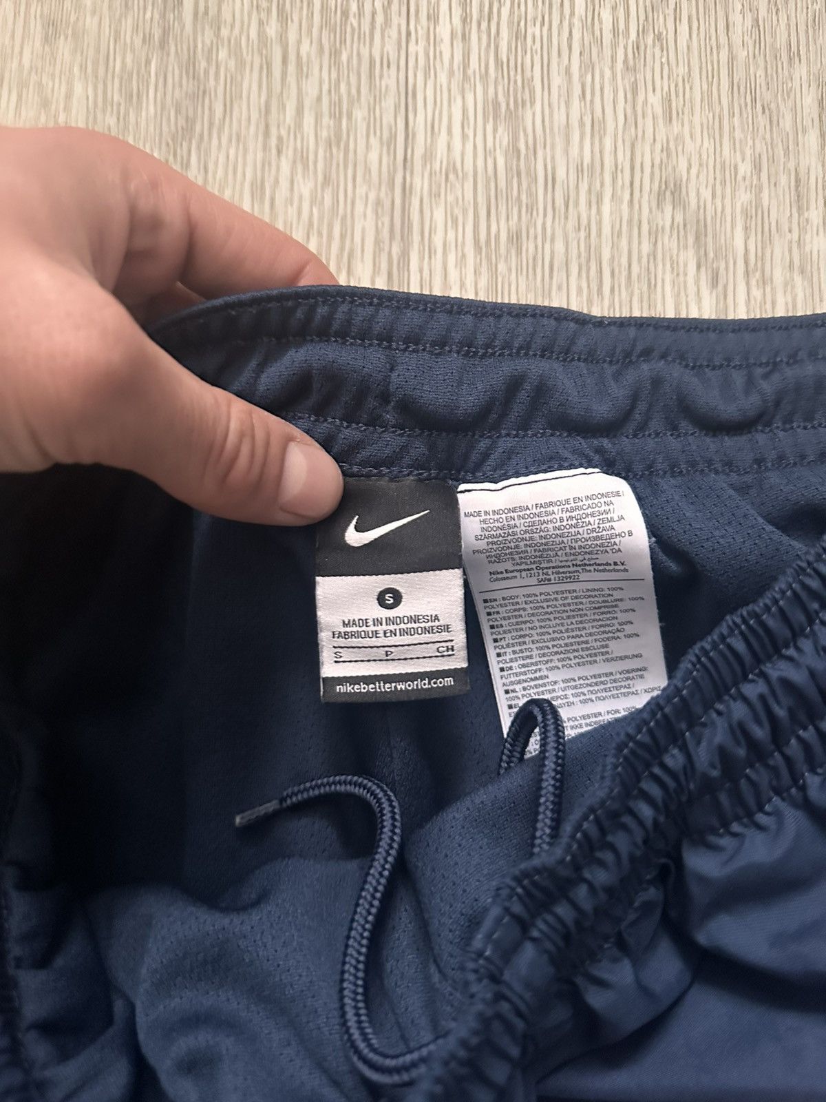 Nike Vintage Nike Nylon Blue Pants Size US 30 / EU 46 - 4 Thumbnail
